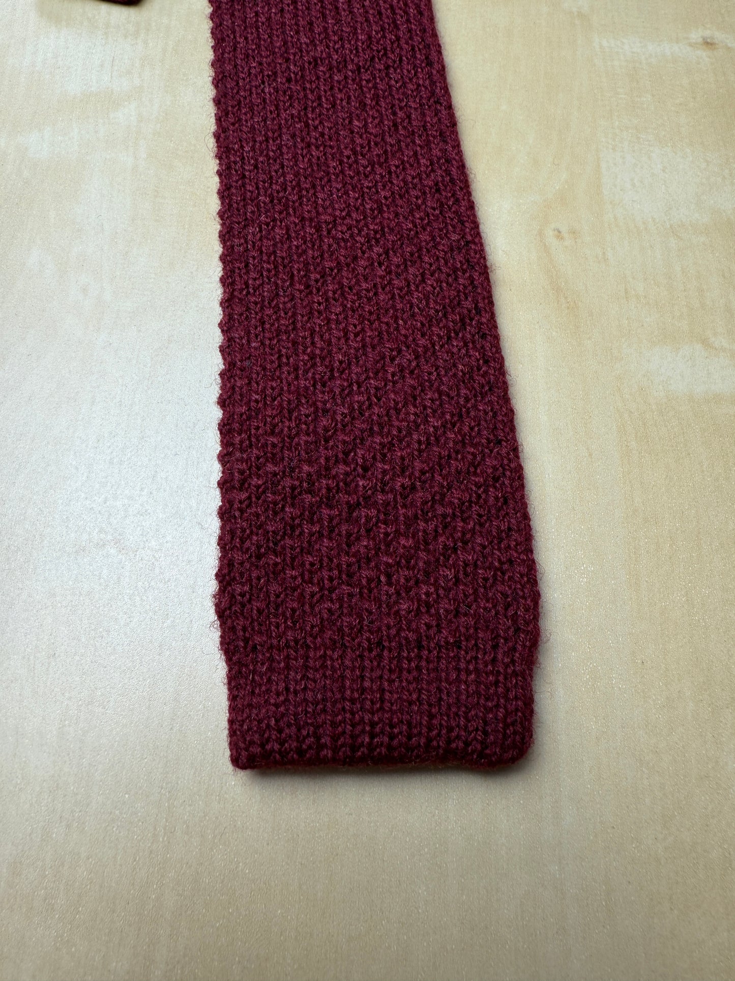 Cravatta in maglia di lana bordeaux