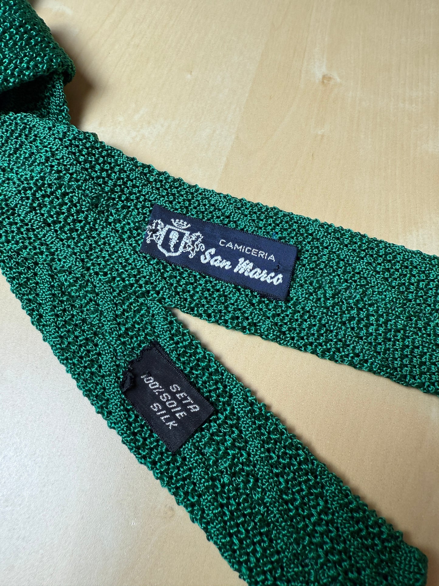 Cravatta in maglia di seta verde smeraldo