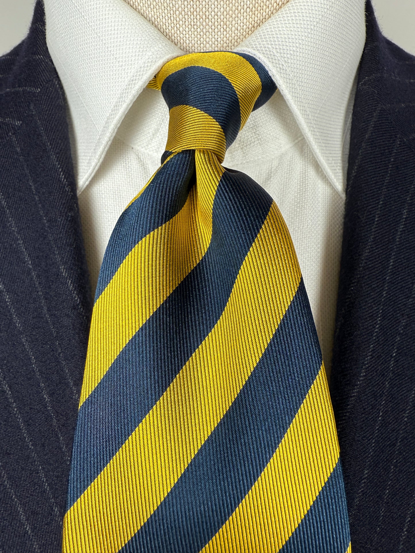 Cravatta regimental navy e giallo oro