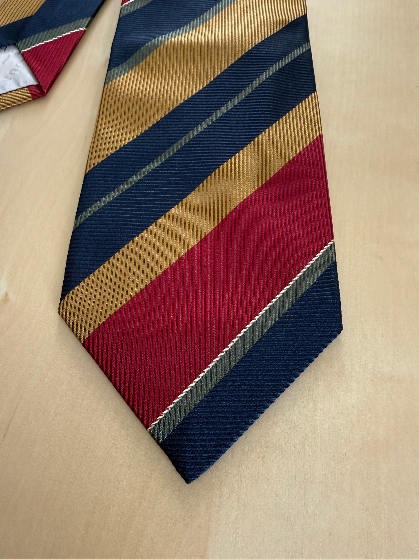 Cravatta regimental rosso giallo e navy