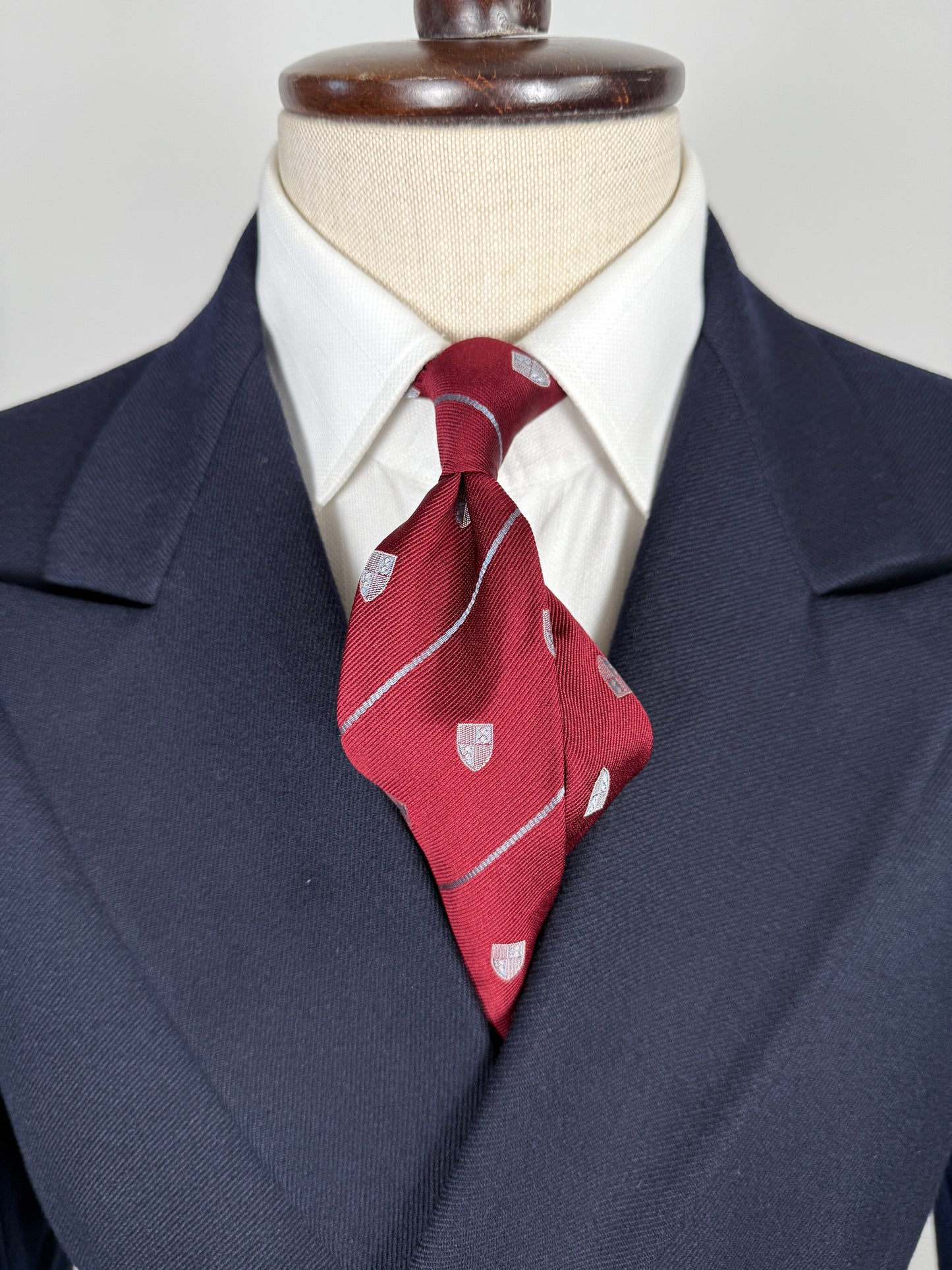 Cravatta regimental con stemmi