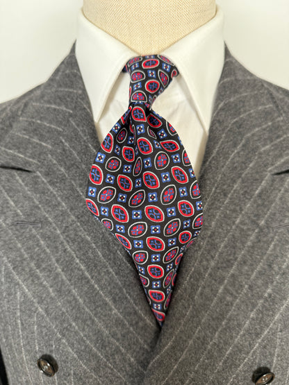 Cravatta fantasia occhielli