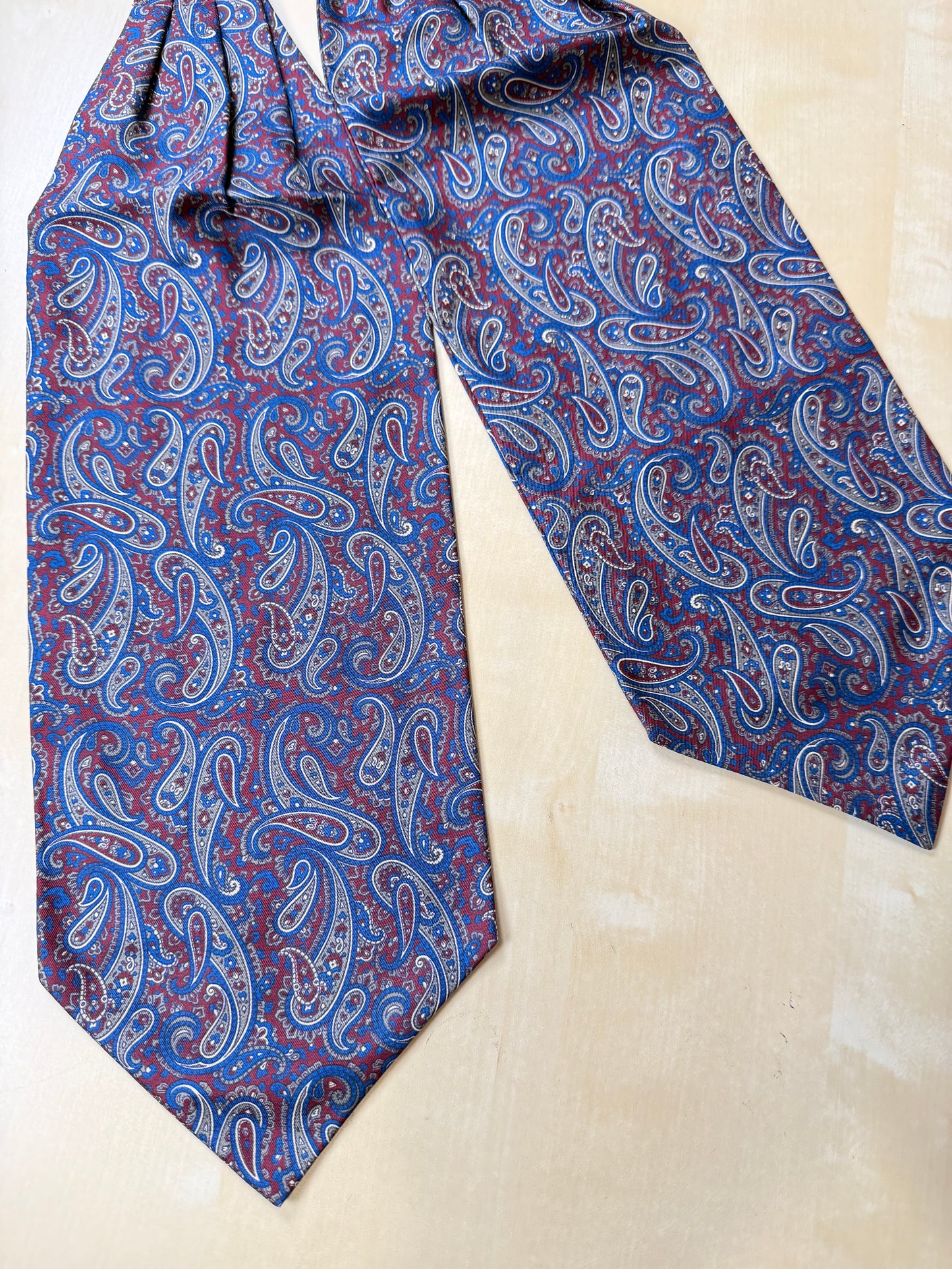 Ascot paisley rosso e blu
