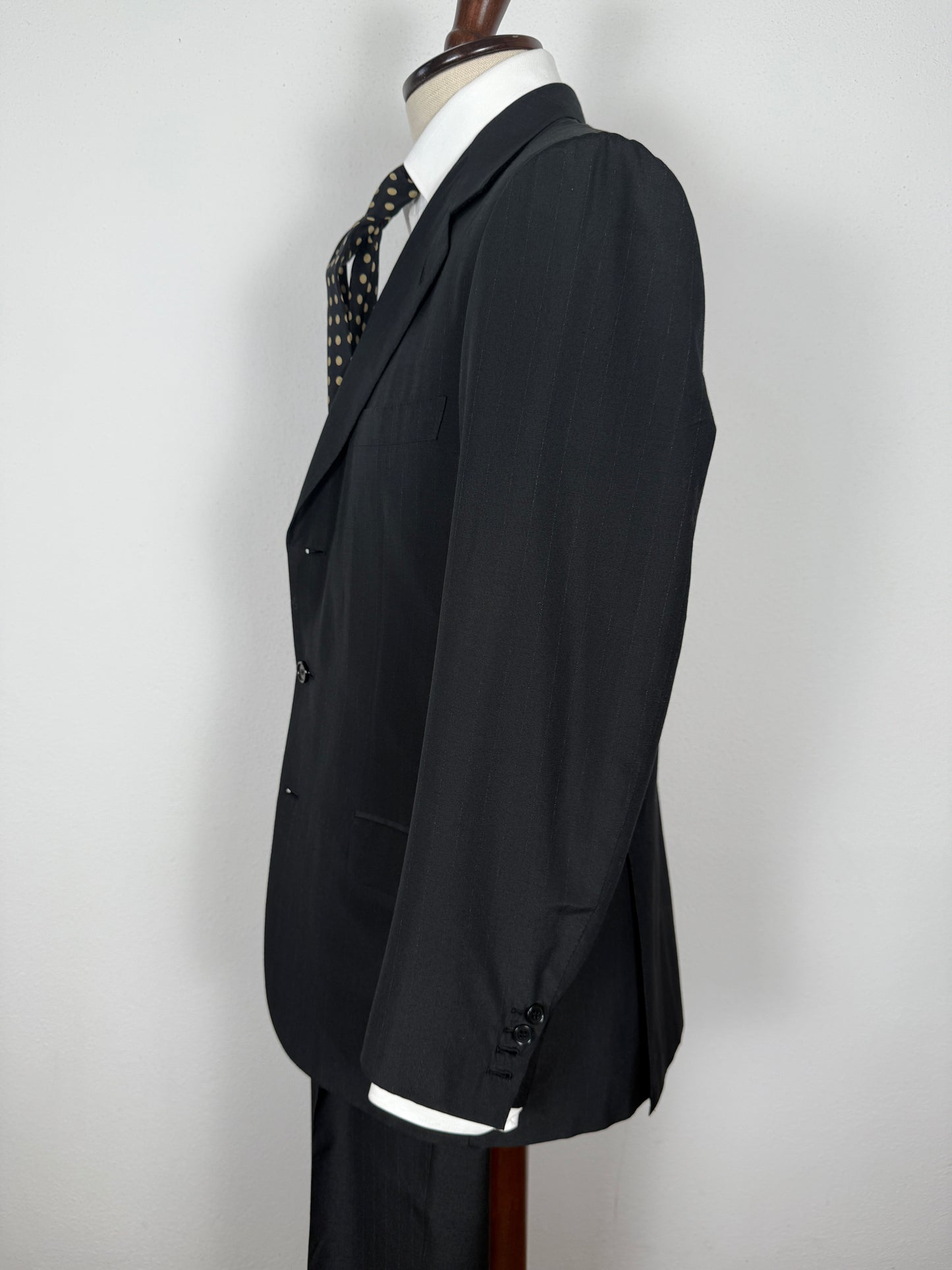 Completo Brioni estivo in seta e lana nero gessato - tg. 48