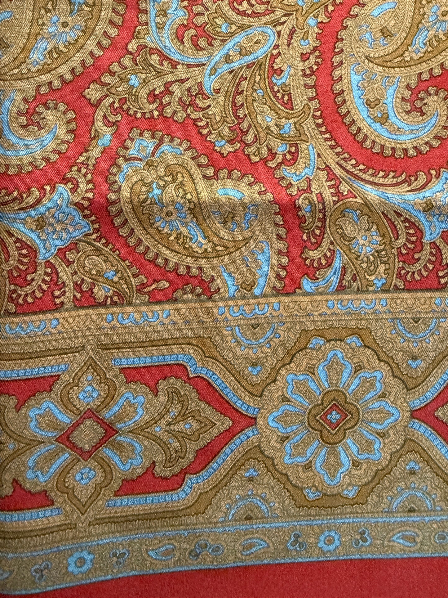 Sciarpa tubolare in seta paisley con giocatore di golf