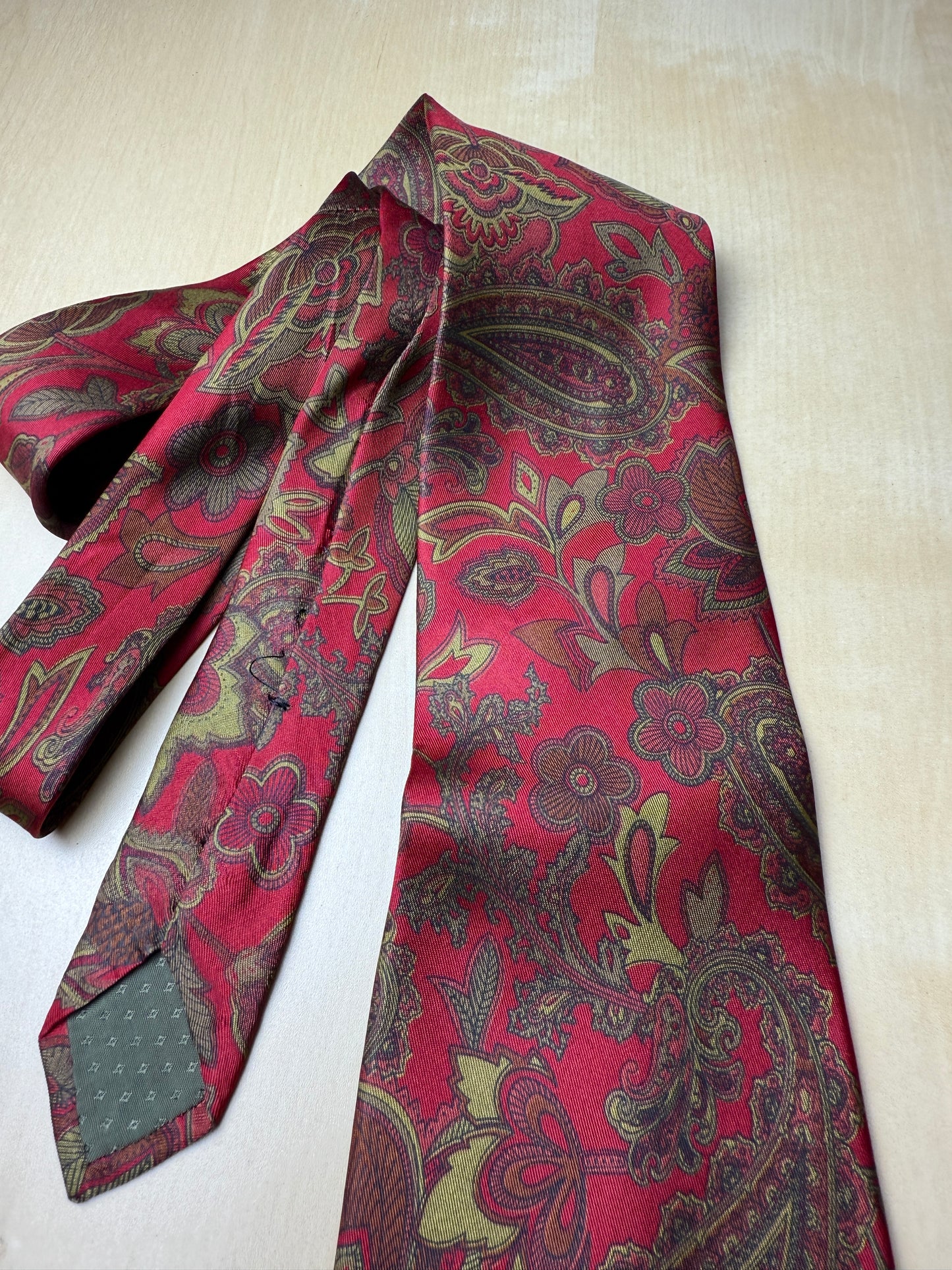 Cravatta vintage paisley rosso