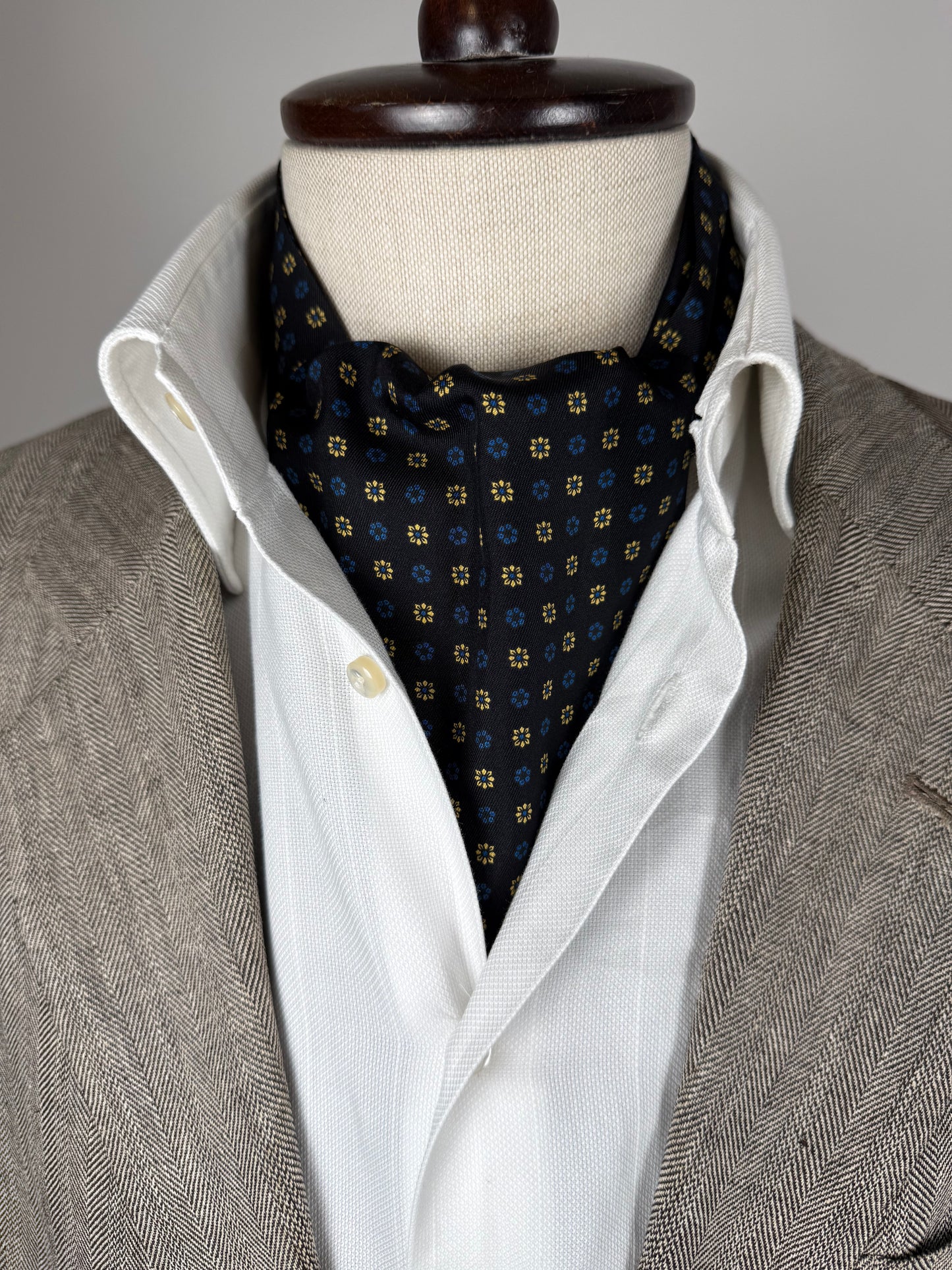 Ascot blu notte micro fantasia fiori