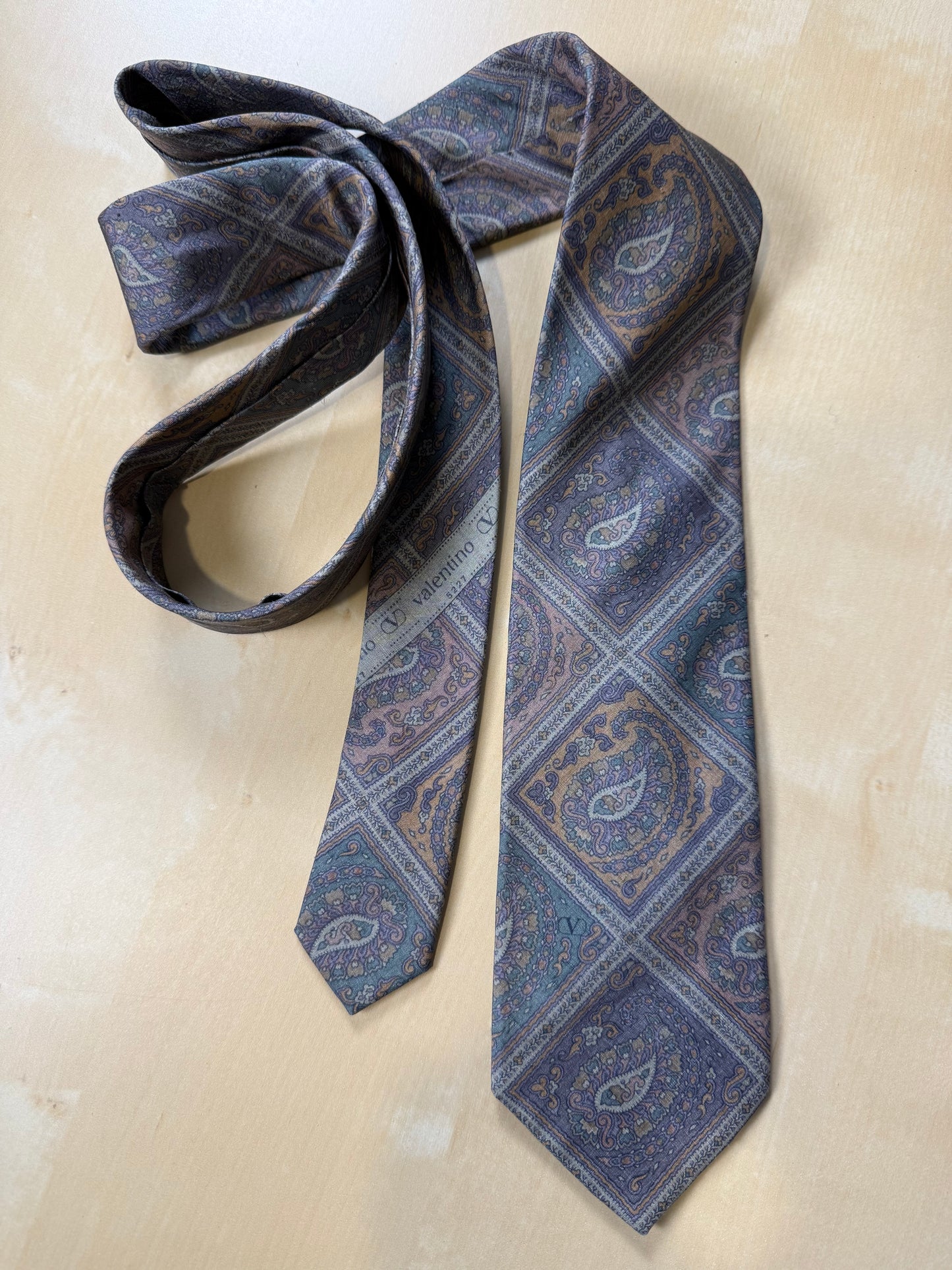 Cravatta Valentino shantung paisley geometrico lilla