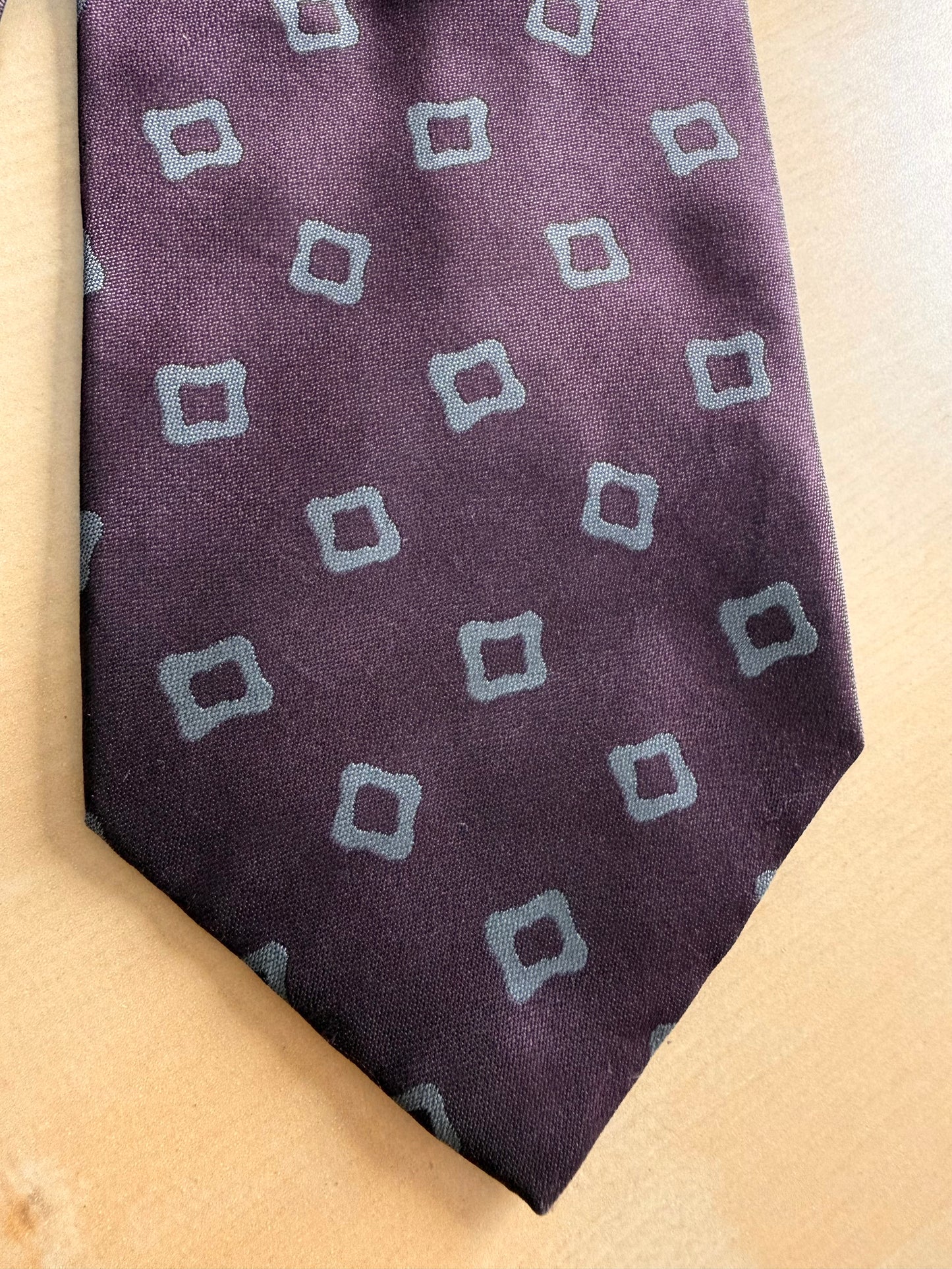 Cravatta Armani bordeaux con riquadri