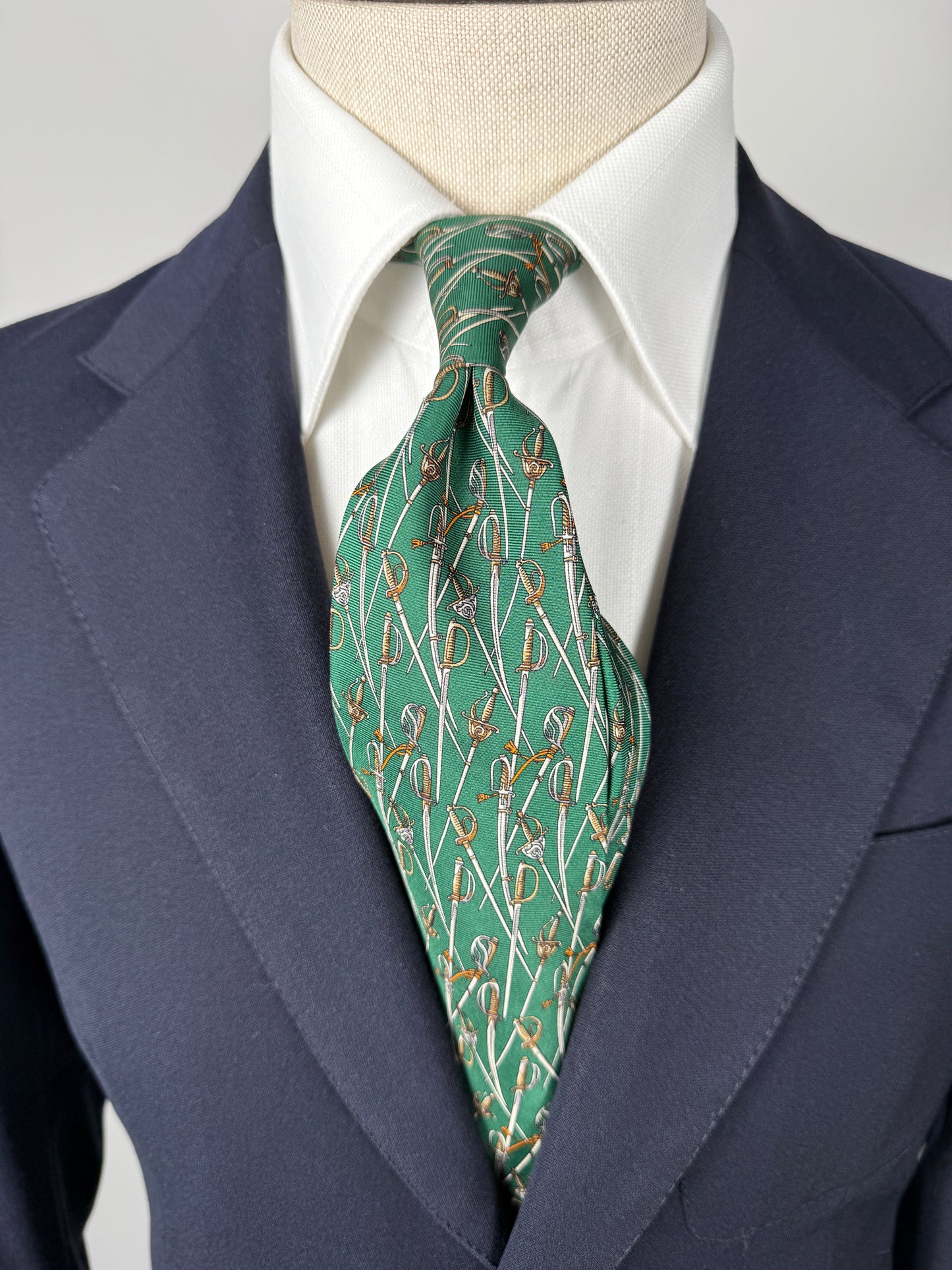 Cravatta Ferragamo per Arma dei Carabinieri con sciabole e spade