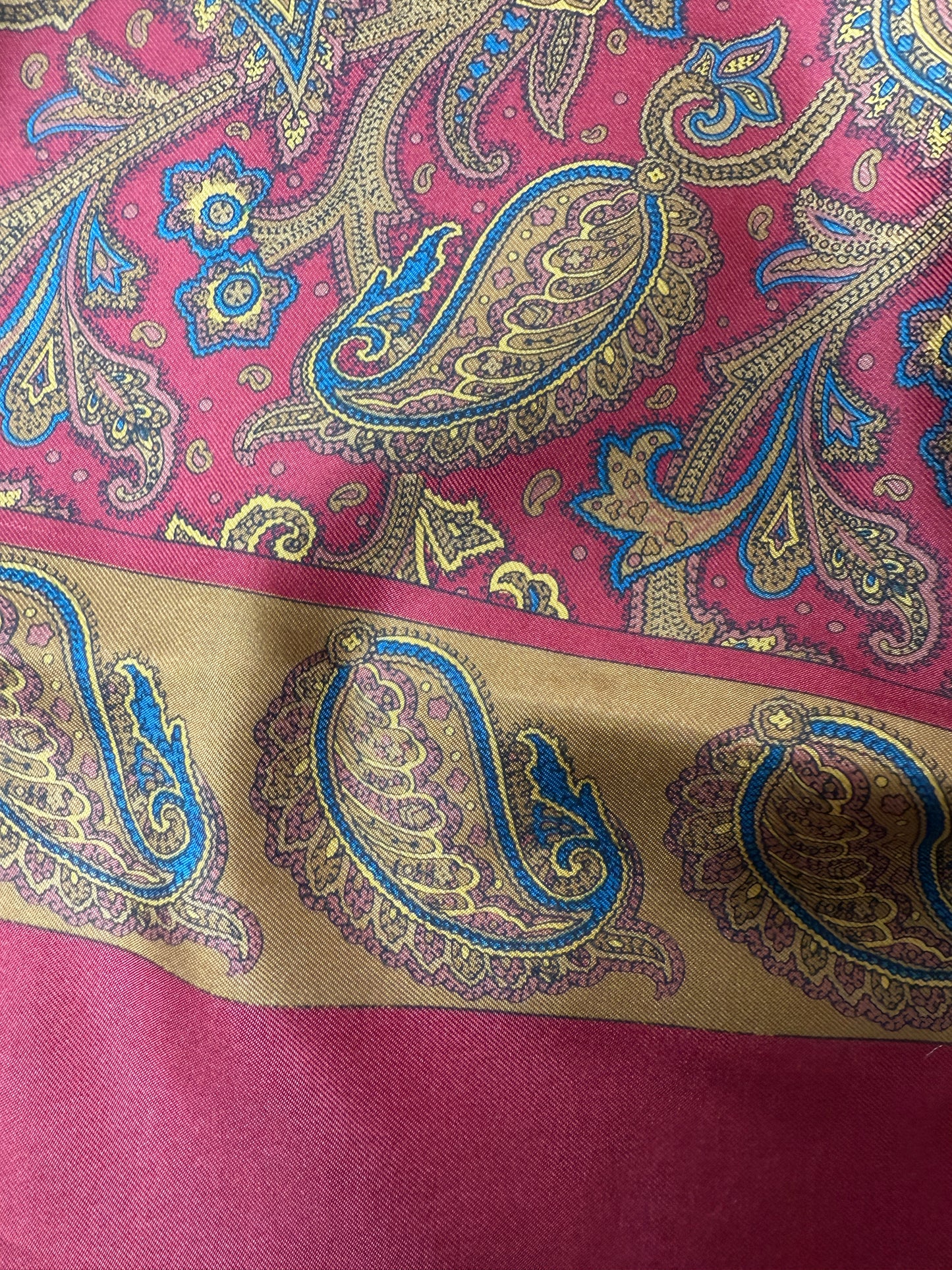 Sciarpa in seta paisley vintage rosso e cachi