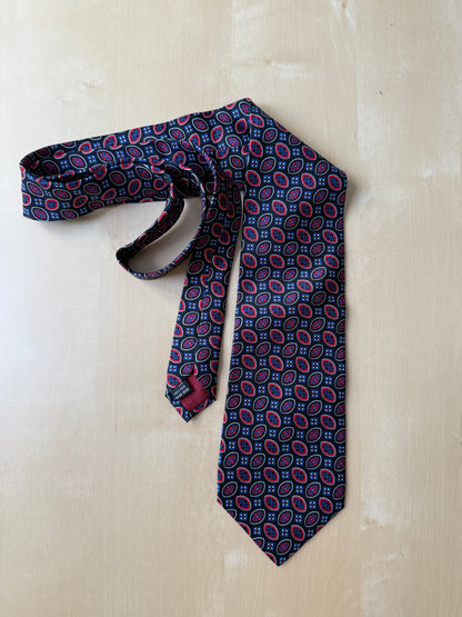Cravatta fantasia occhielli
