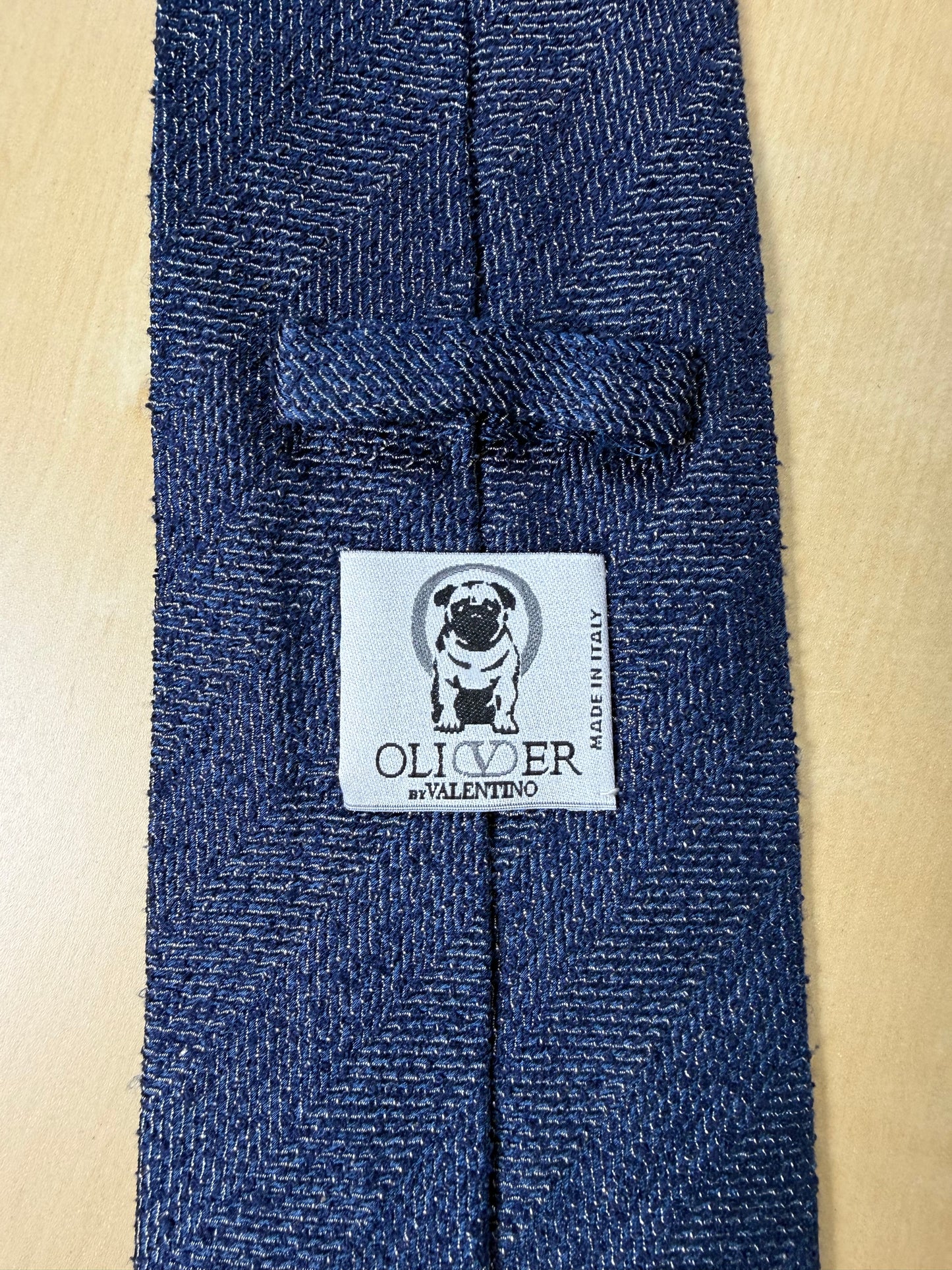 Cravatta Oliver Valentino seta grezza blu trama herringbone