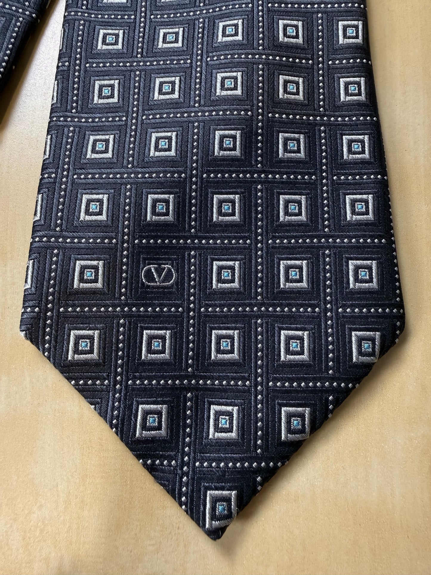 Cravatta Valentino grigia quadrati argento