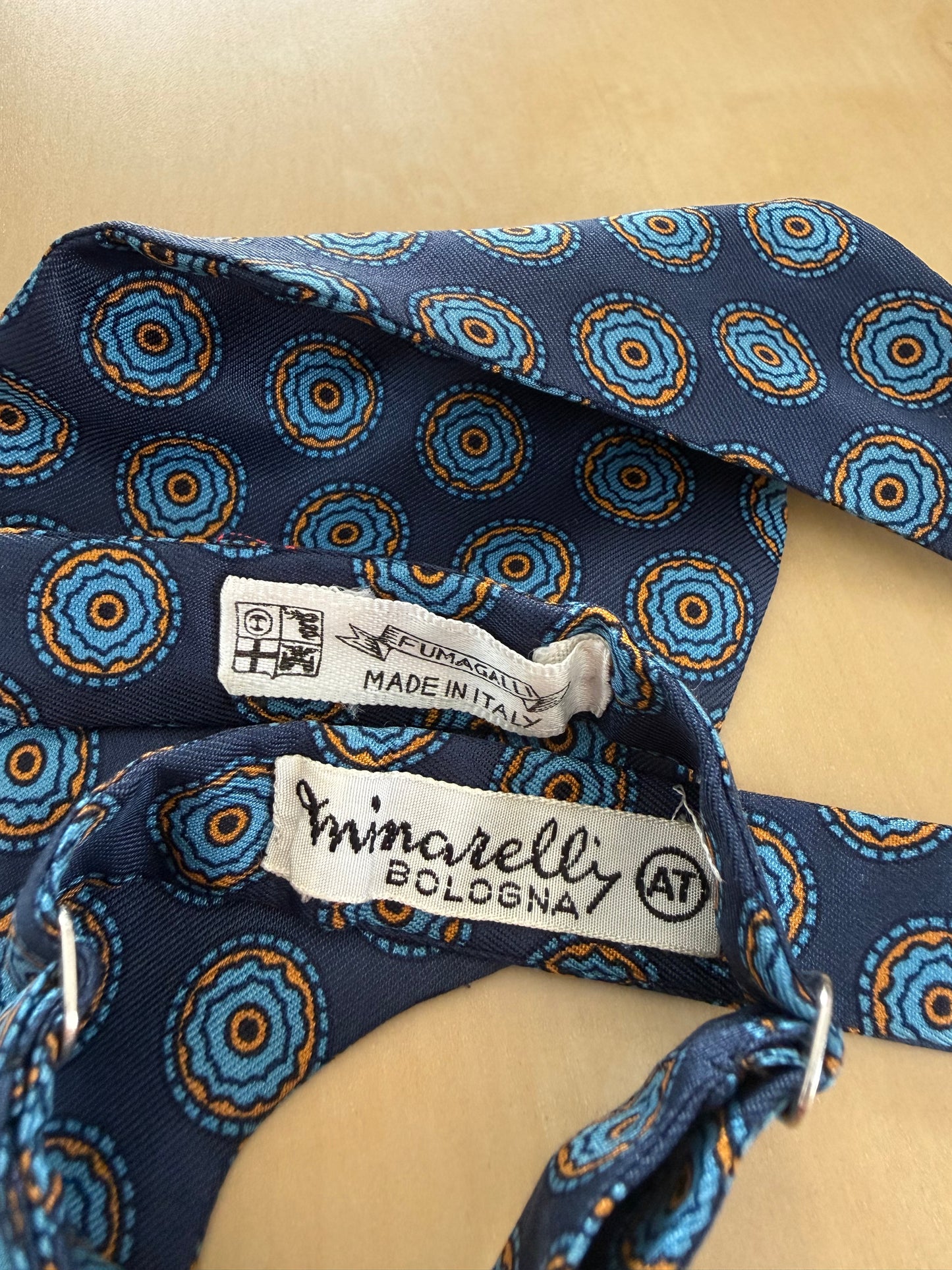 Papillon vintage blu medaglioni
