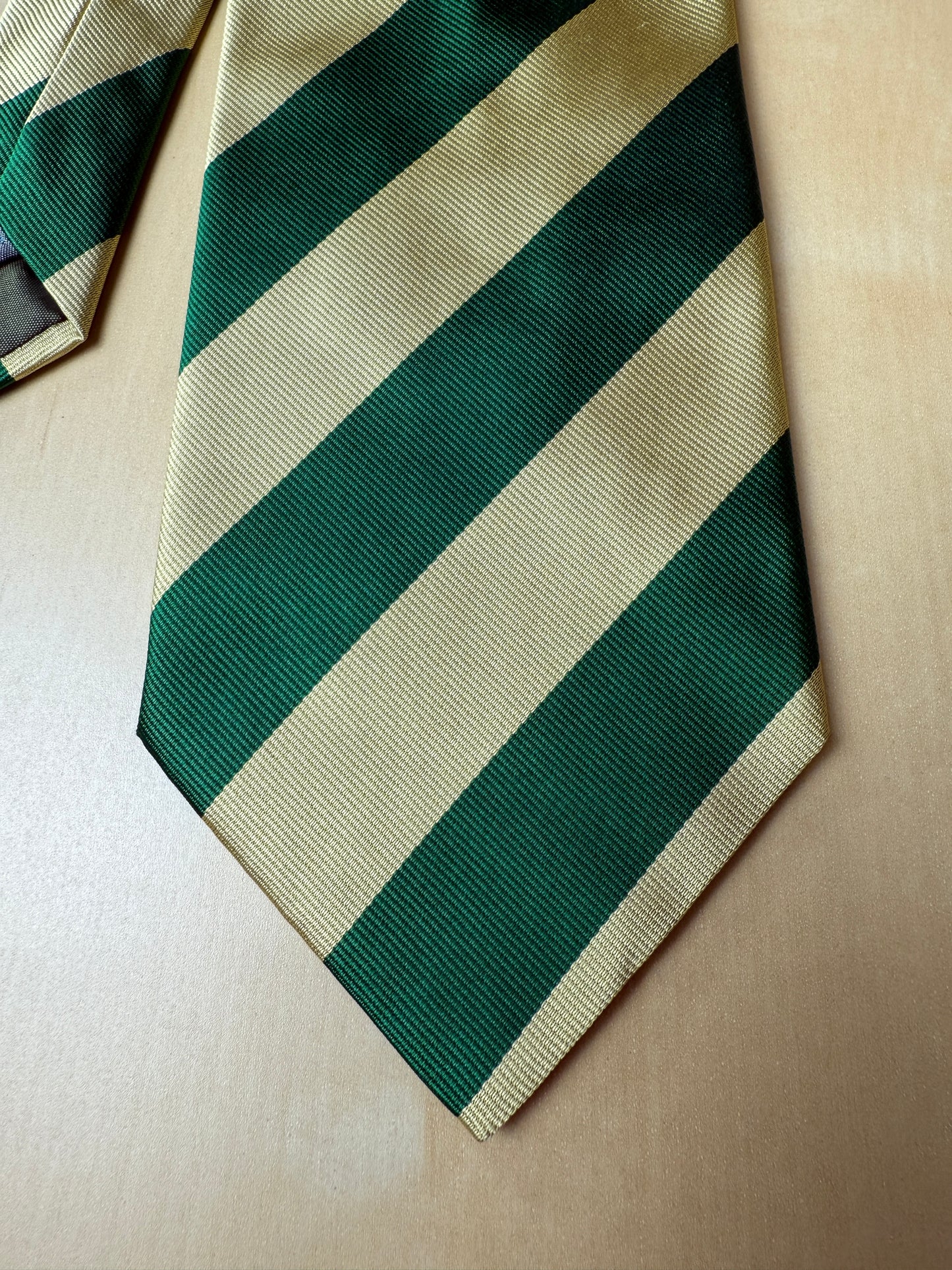 Cravatta regimental verde e oro