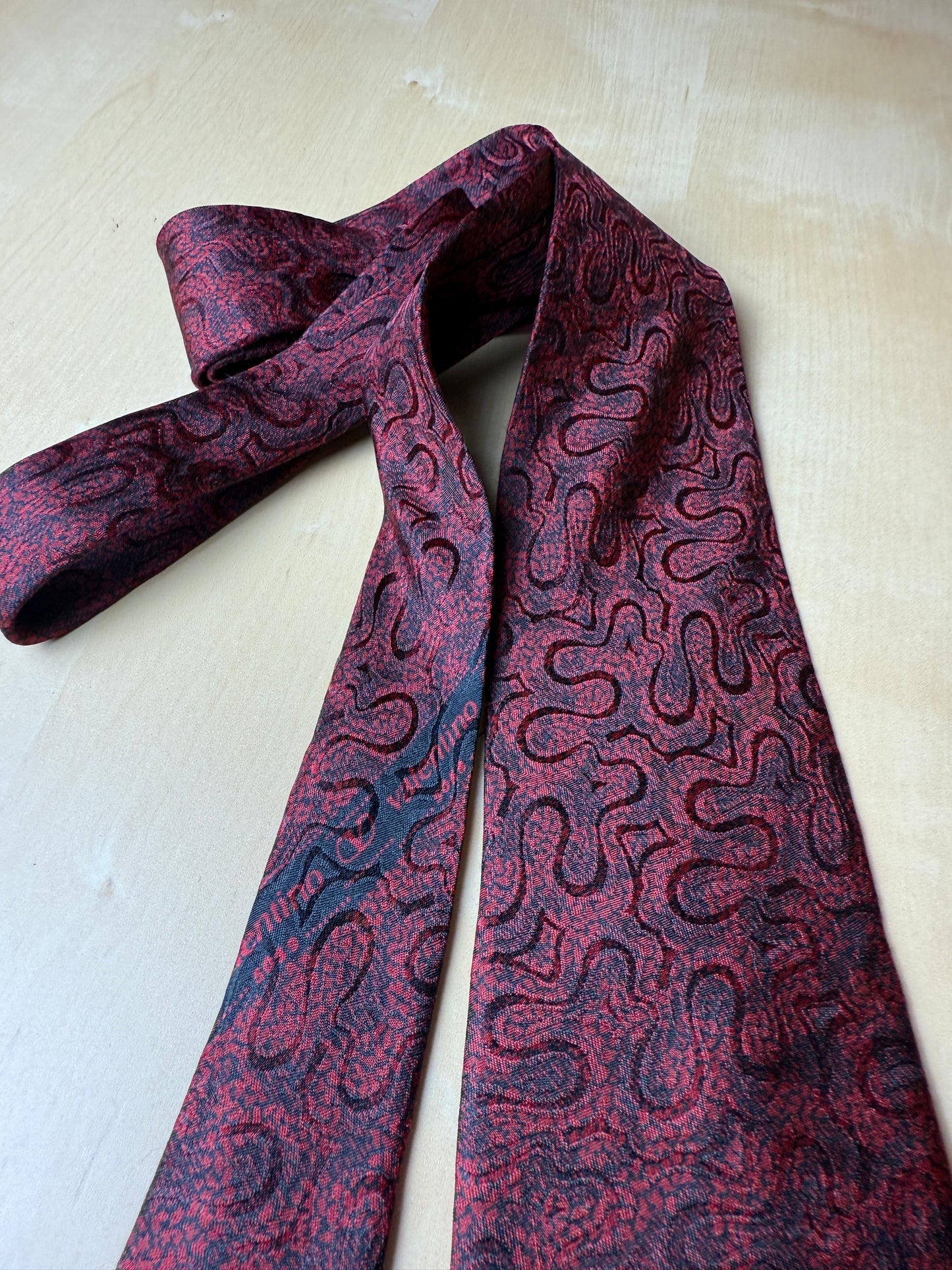 Cravatta Valentino nero e rosso jacquard