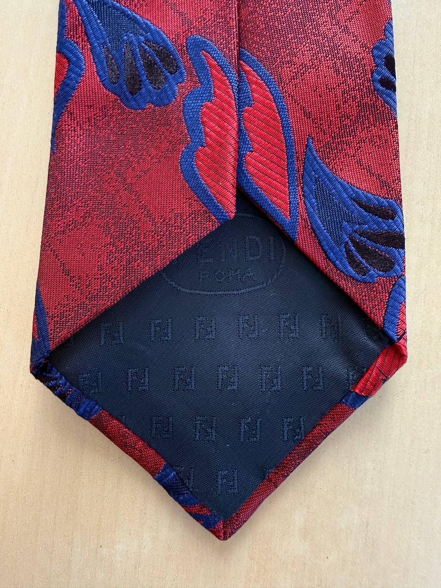 Cravatta Fendi jacquard rossa e blu