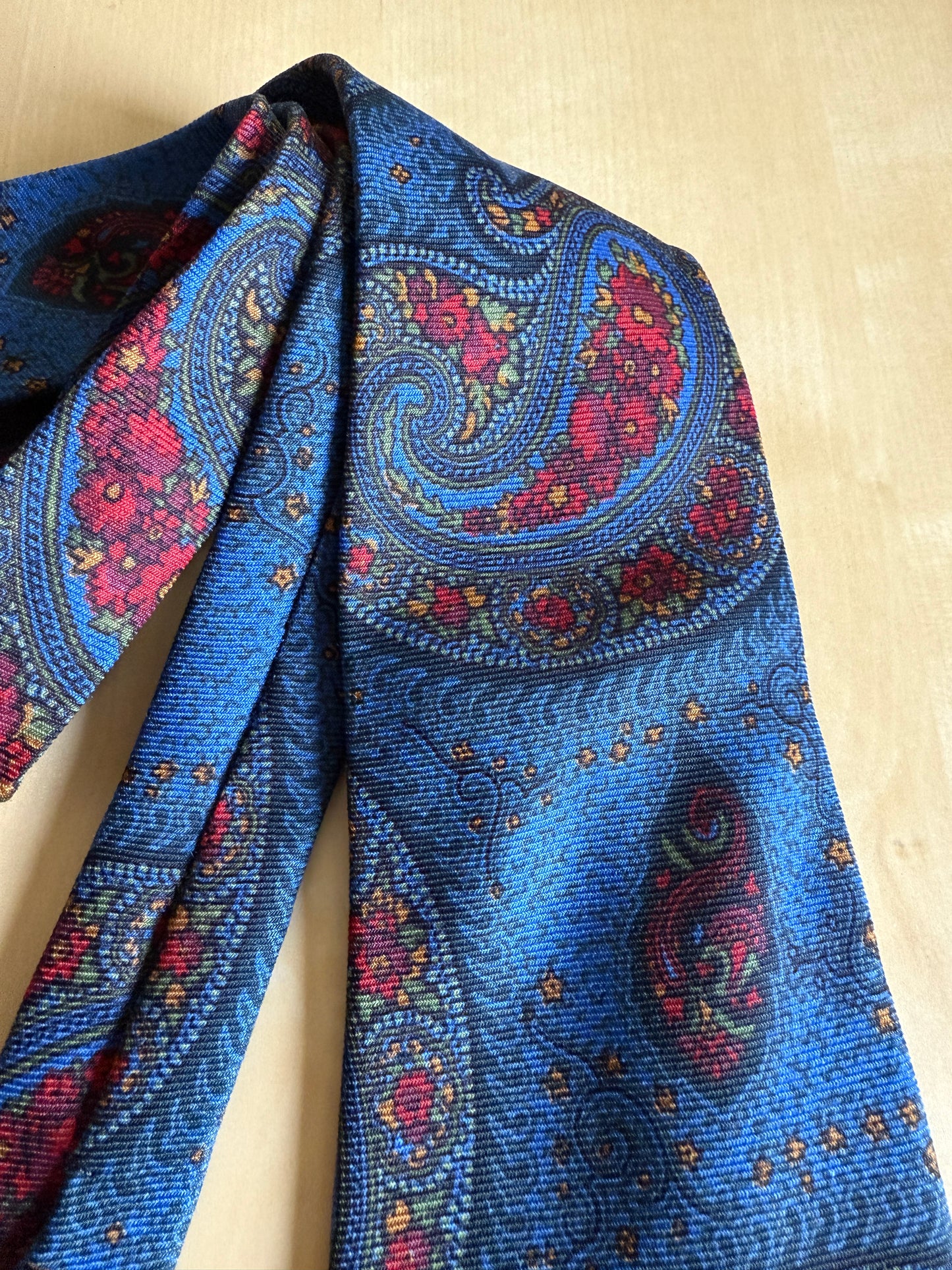 Cravatta in pura lana paisley blu