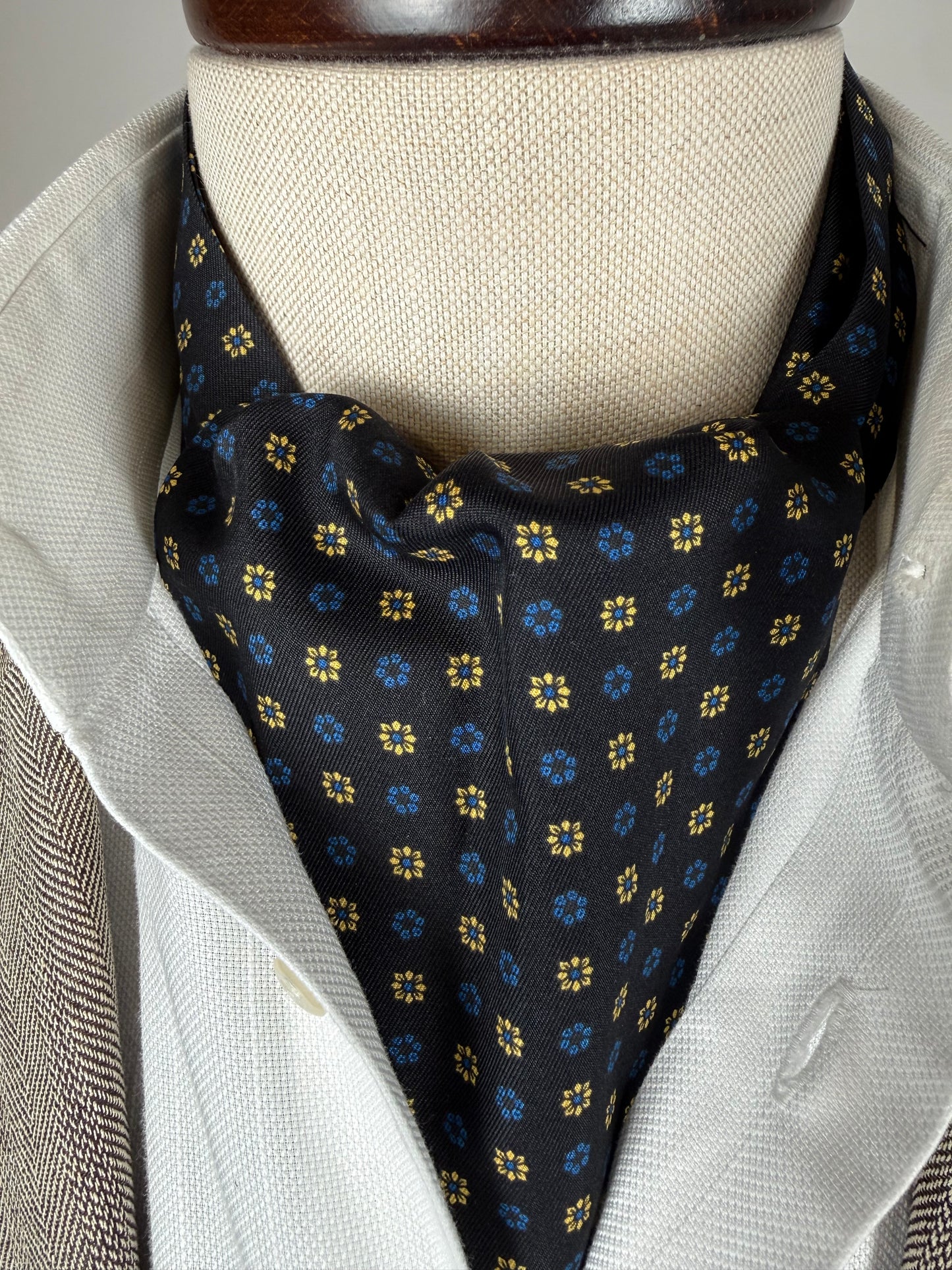 Ascot blu notte micro fantasia fiori