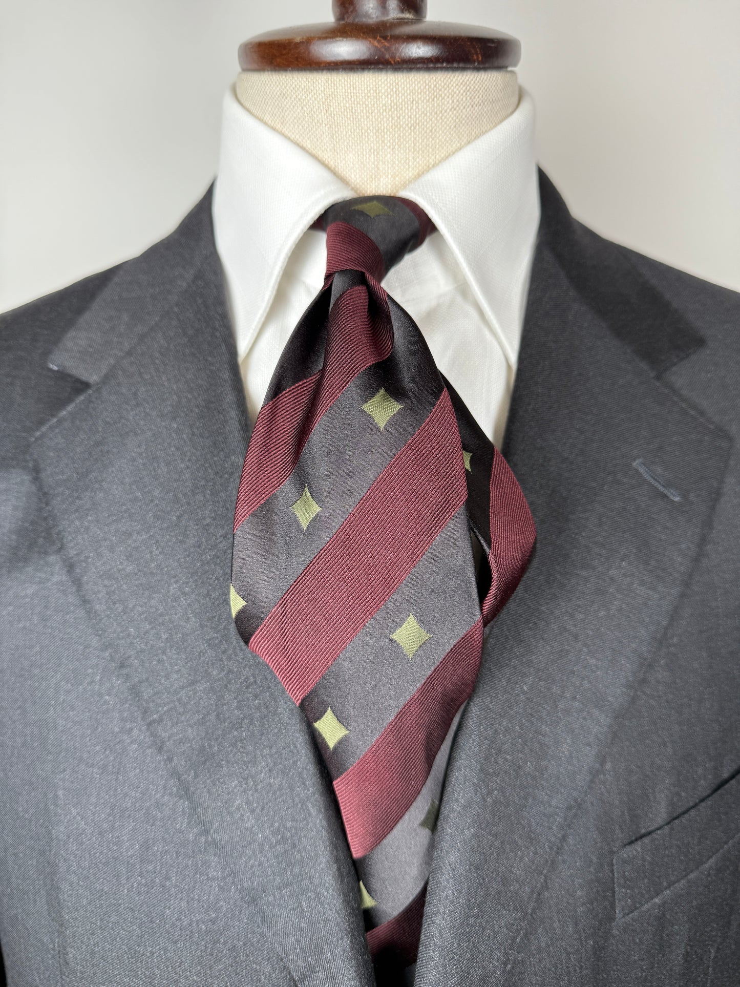 Cravatta Giorgio Armani regimental rossa e antracite con rombi