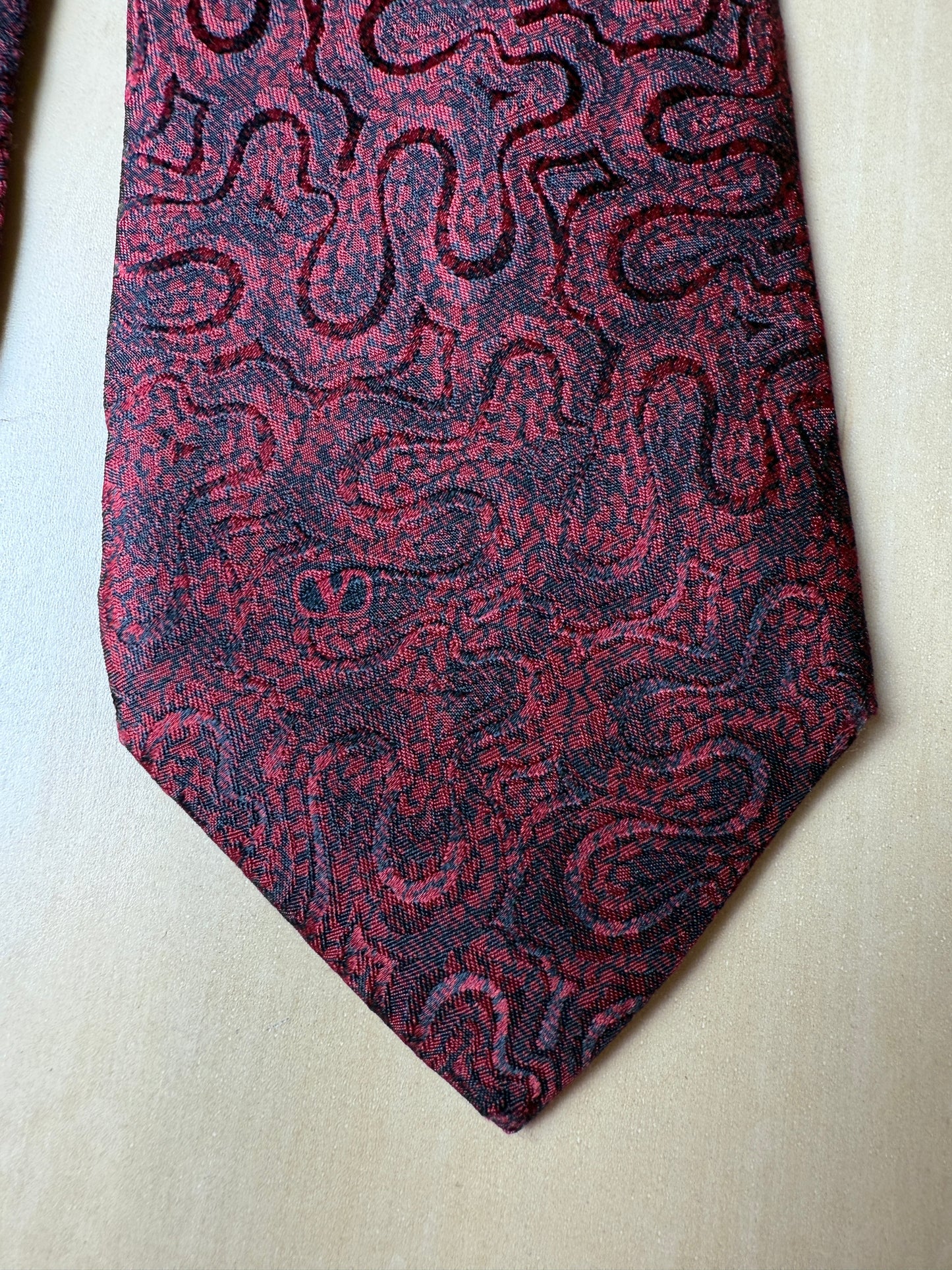 Cravatta Valentino nero e rosso jacquard