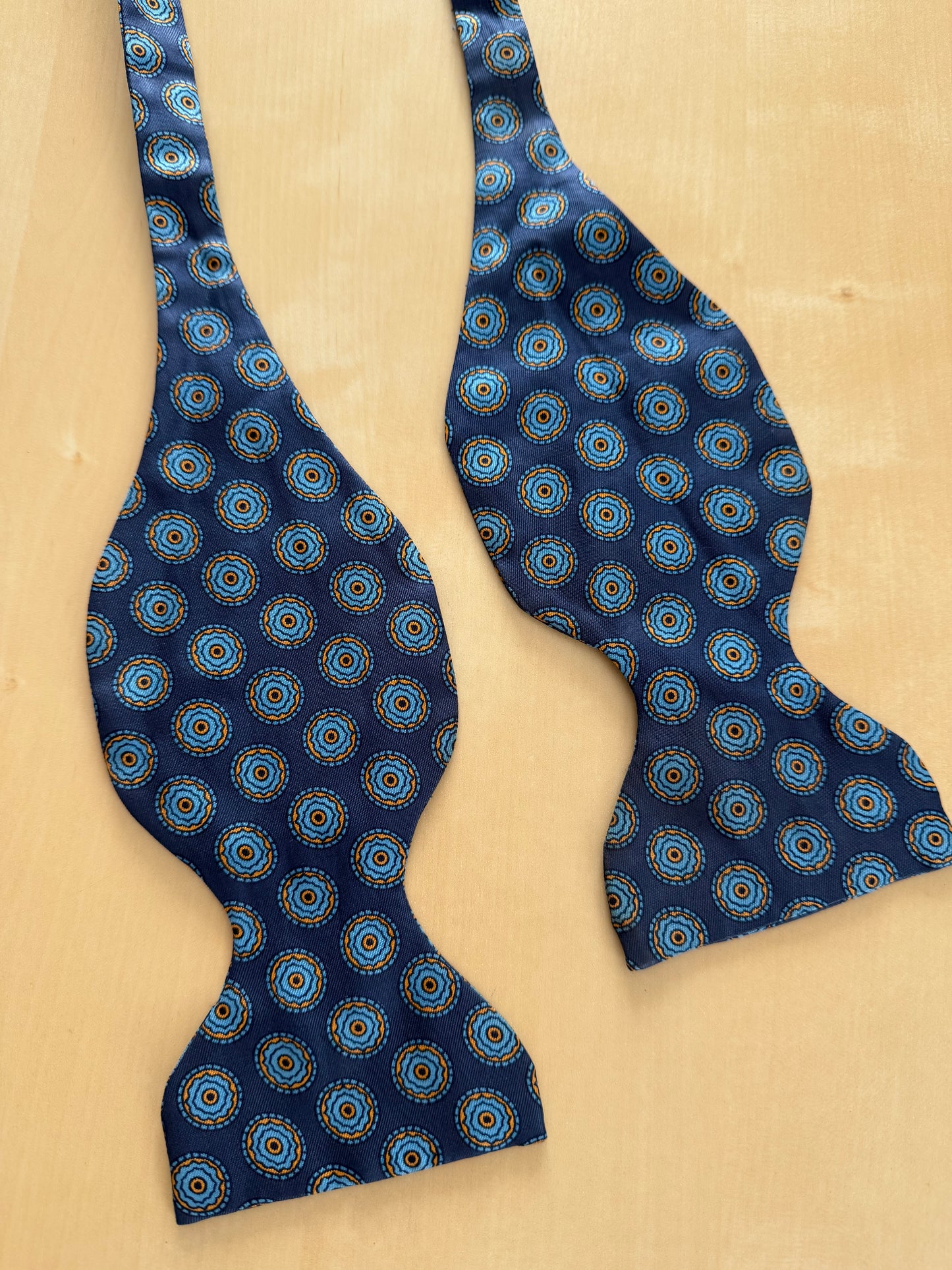 Papillon vintage blu medaglioni