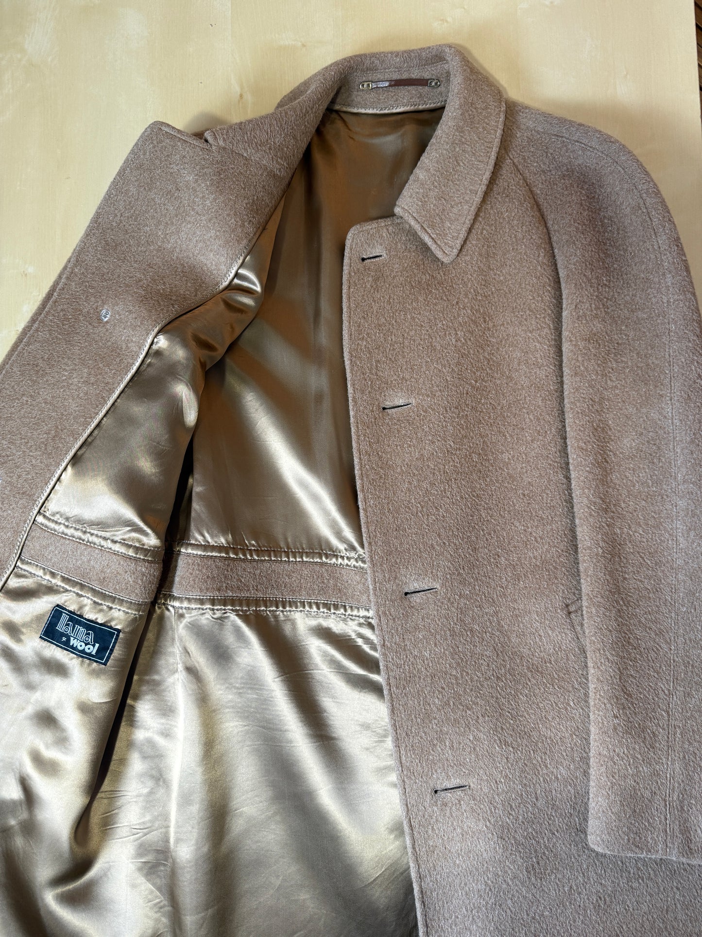 Cappotto raglan anni ‘70/‘80 in lana e lama color cammello - tg. 46-50