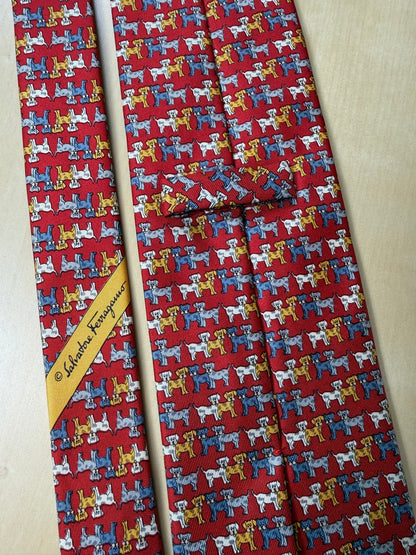 Cravatta Ferragamo rossa con cani multicolore