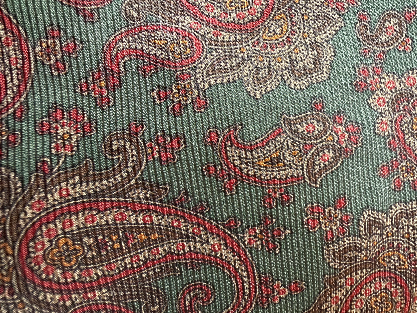 Cravatta Vivax made in England paisley verde