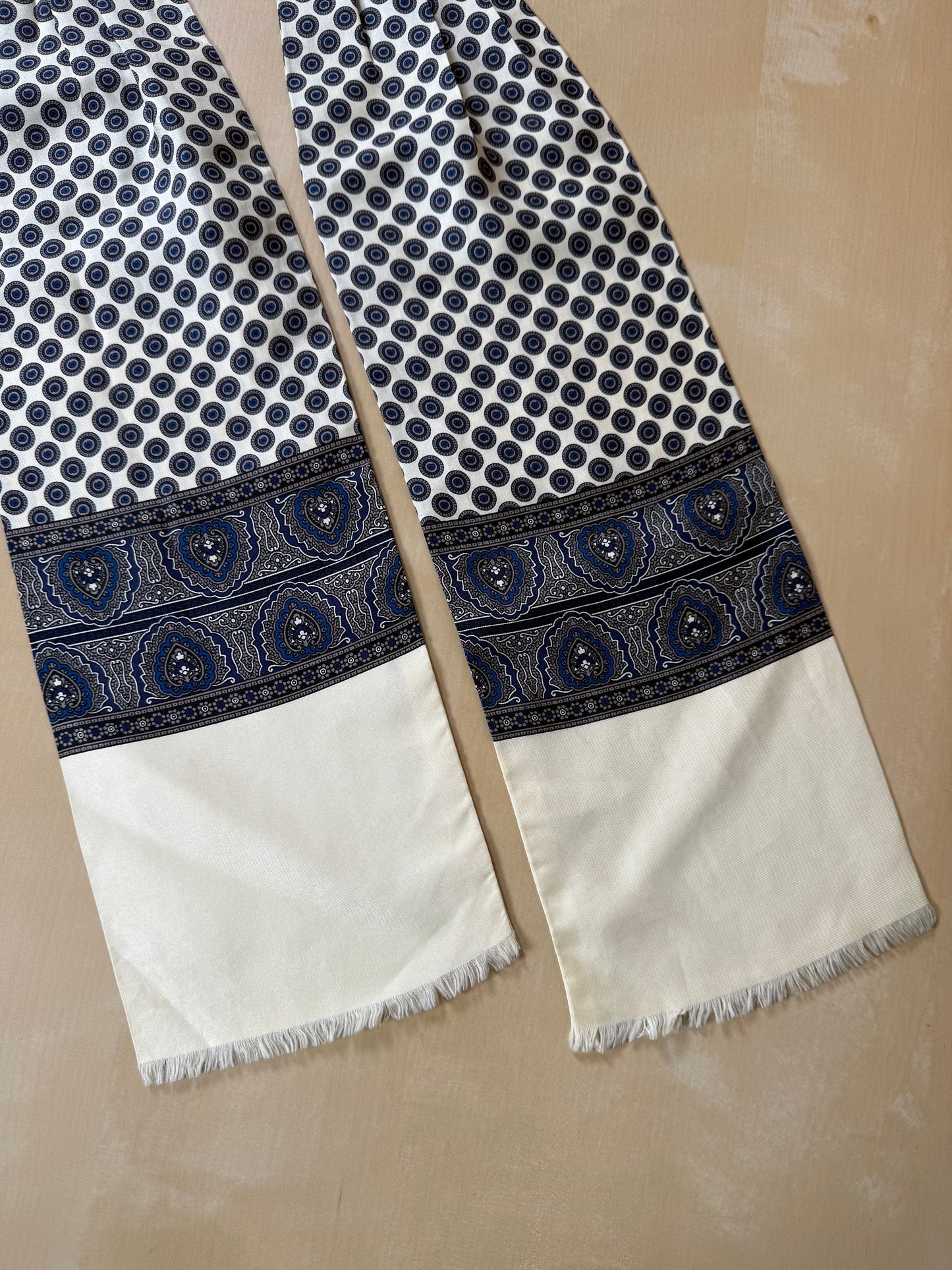 Ascot pala quadrata a frange made in England