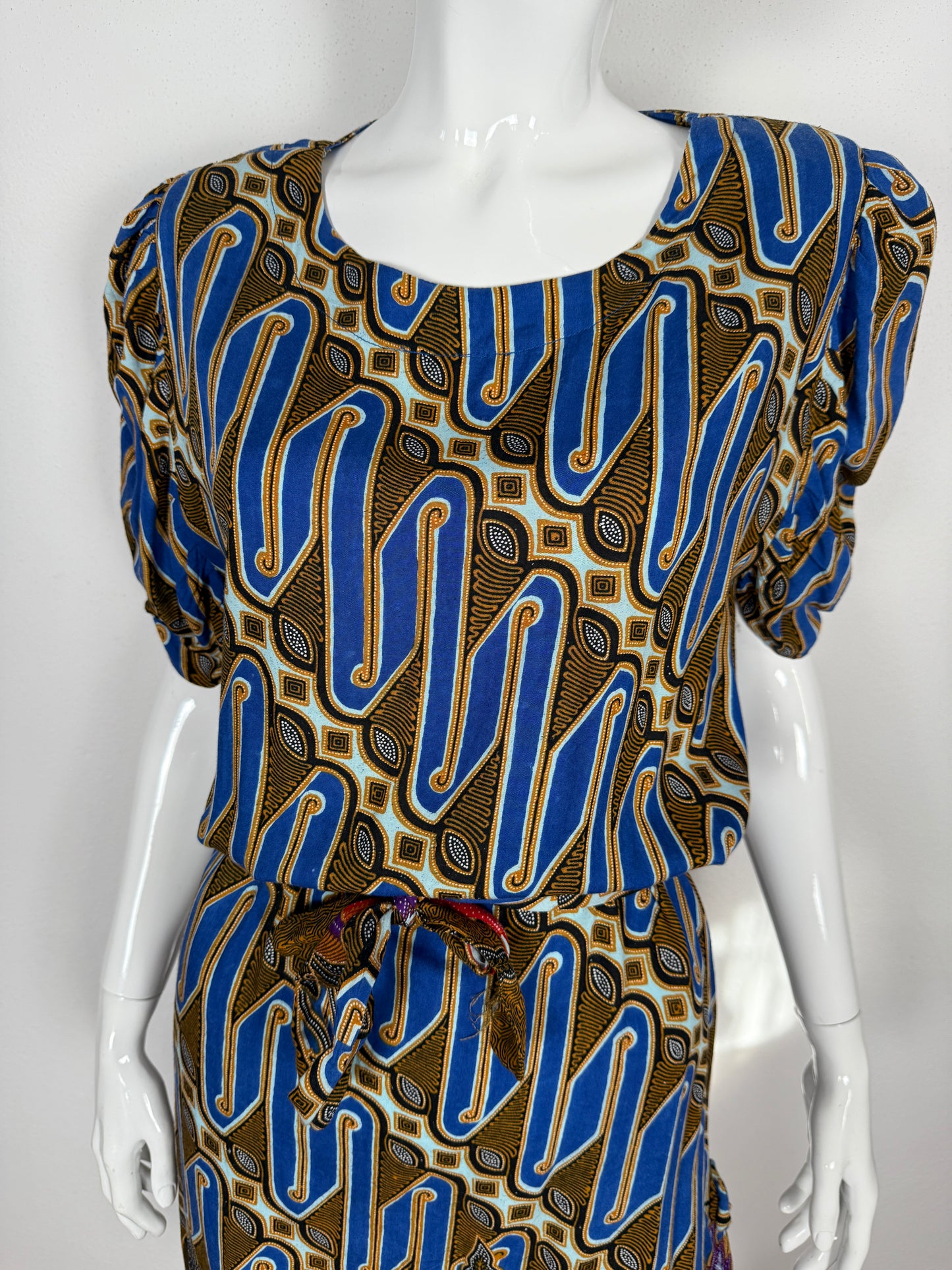 Abito indonesiano fantasia etnica