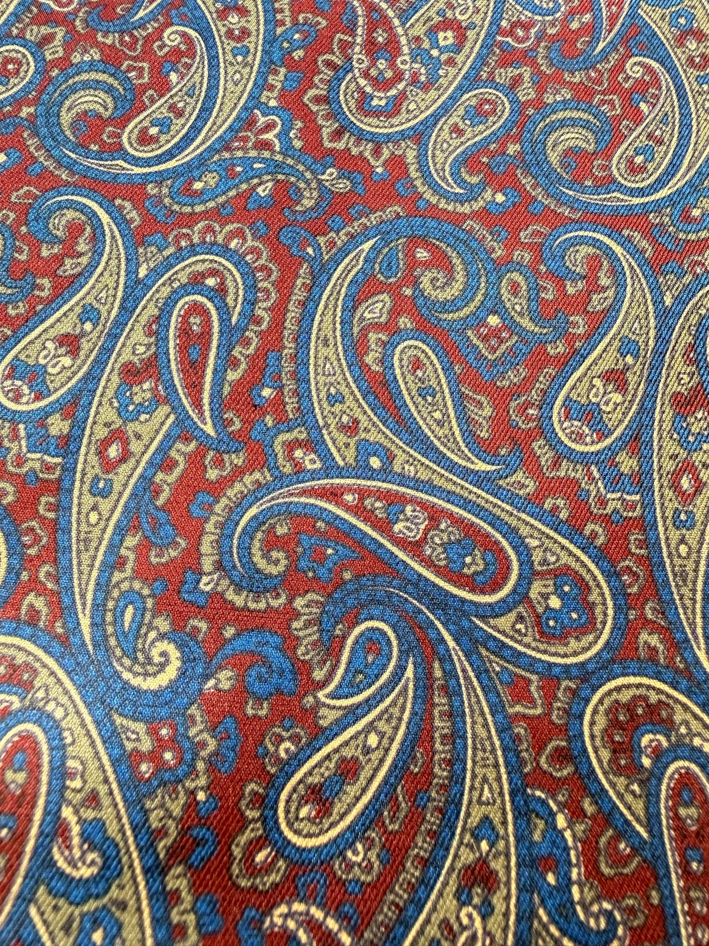 Ascot paisley rosso e blu