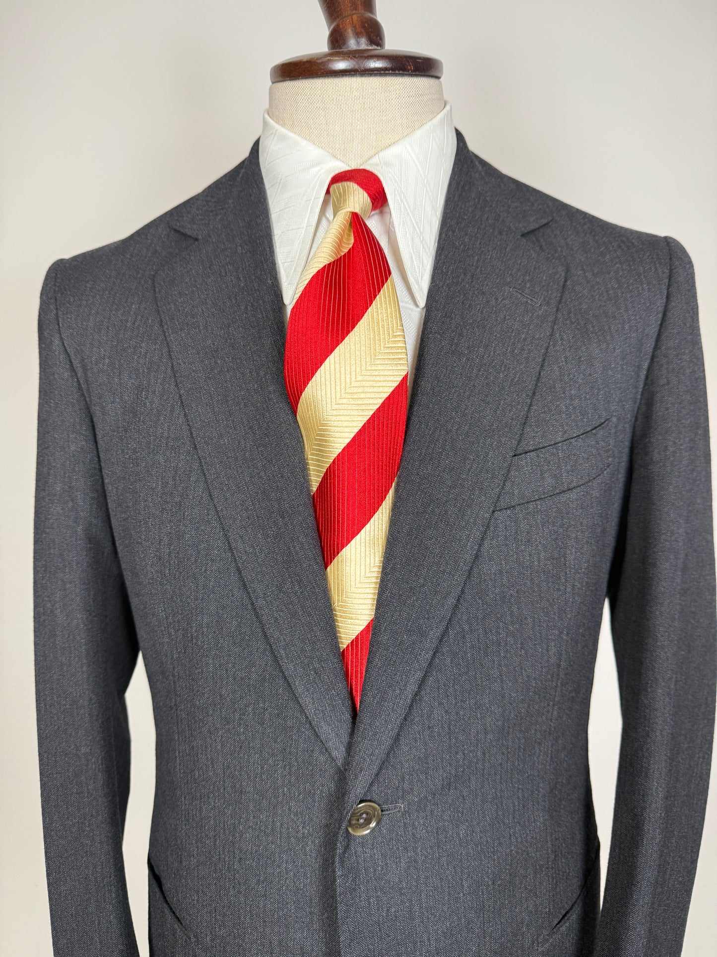 Completo su misura De Paz anni ‘70/‘80 antracite spigato - tg. 46/48