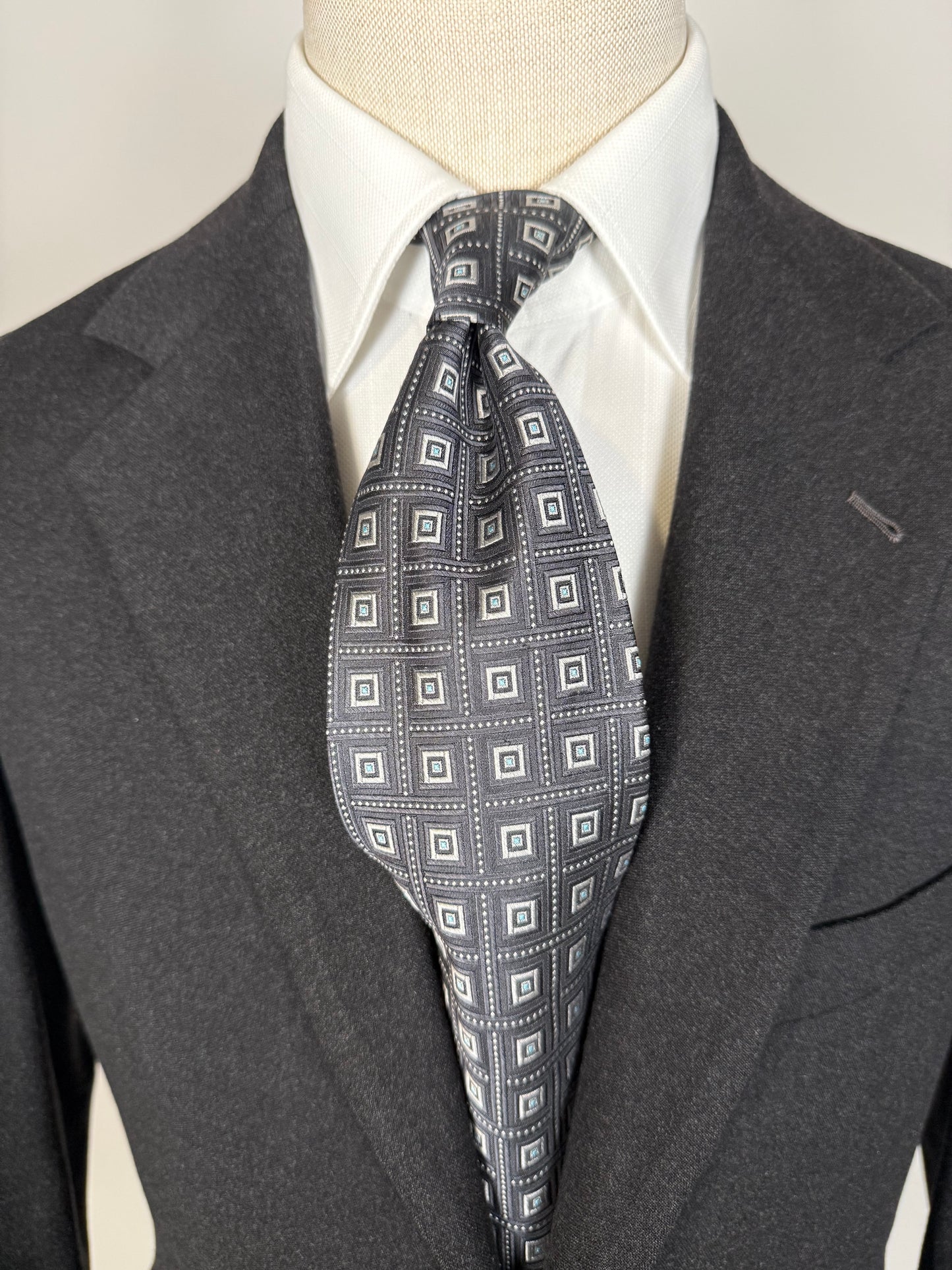Cravatta Valentino grigia quadrati argento