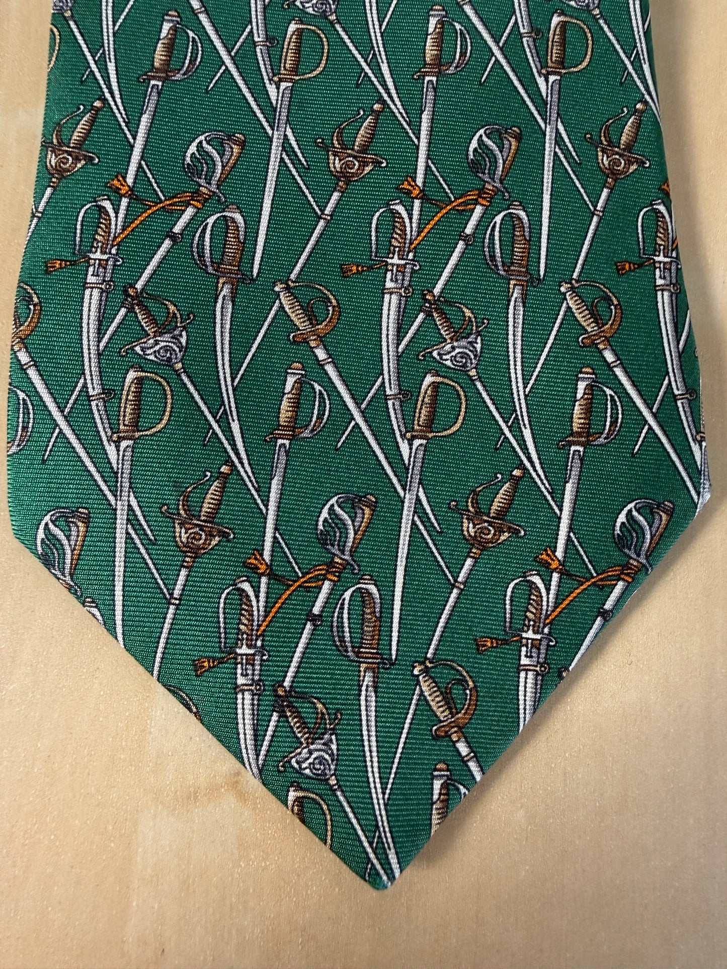 Cravatta Ferragamo per Arma dei Carabinieri con sciabole e spade