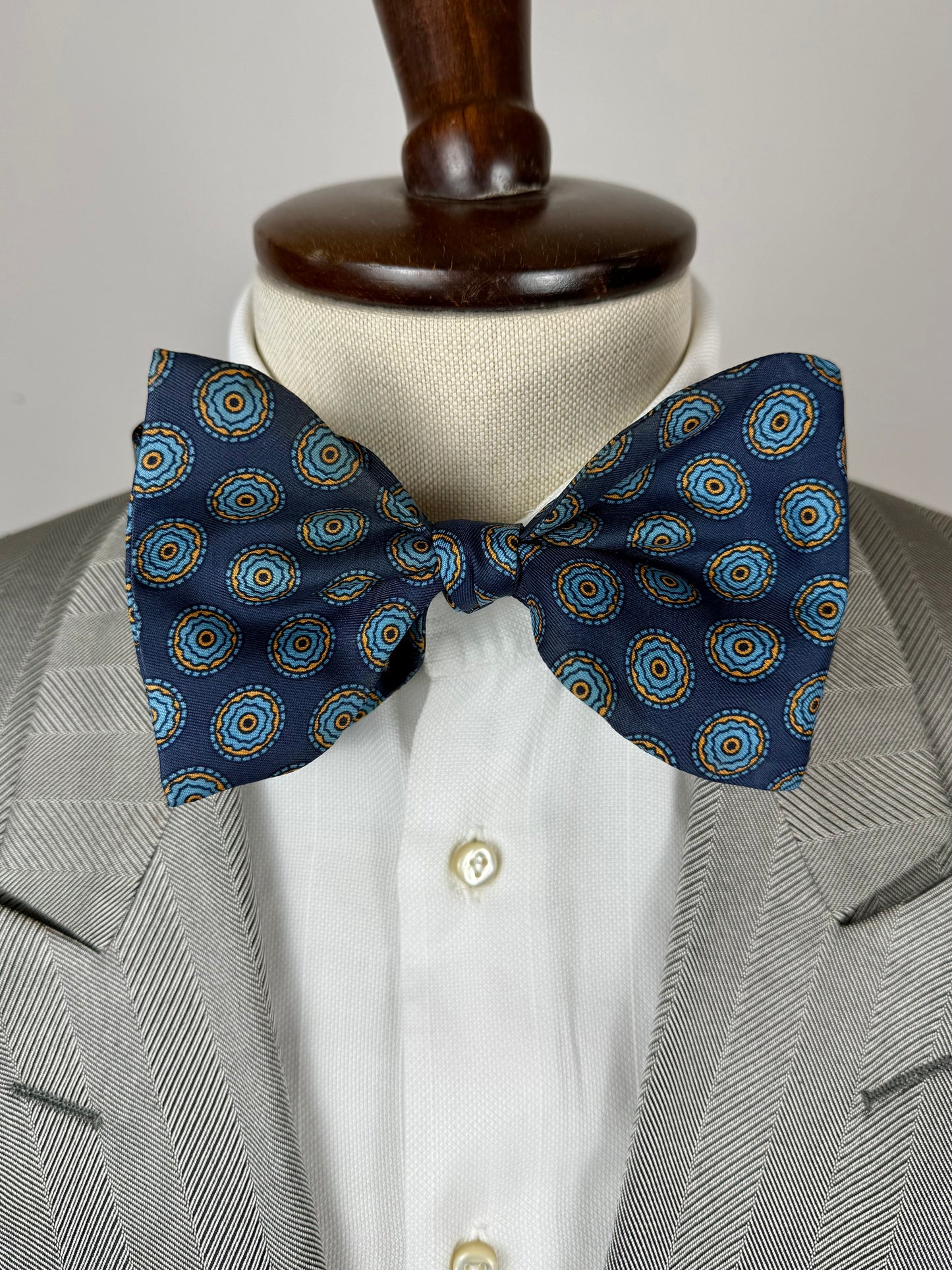 Papillon vintage blu medaglioni