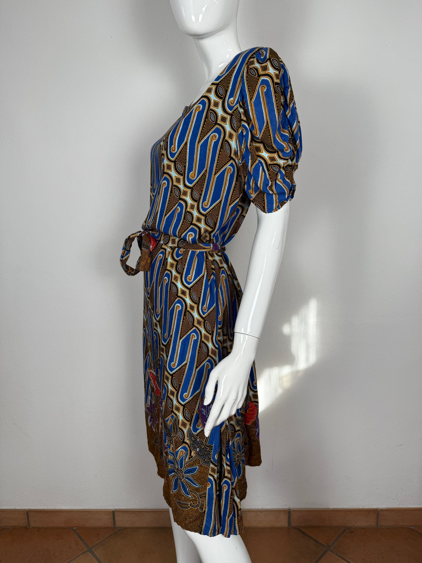 Abito indonesiano fantasia etnica