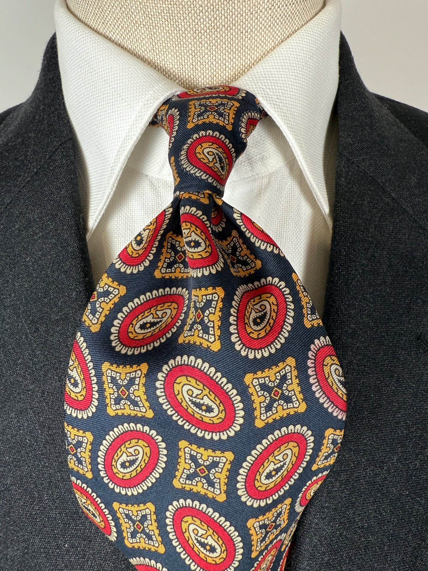 Cravatta Armani fantasia medaglioni