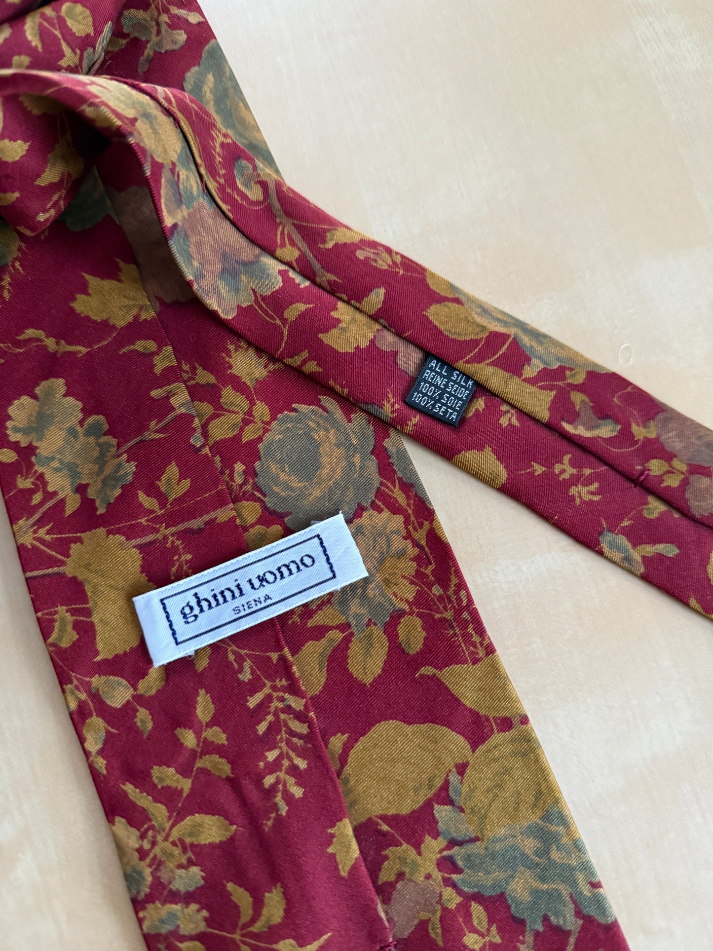 Cravatta floreale toni autunnali