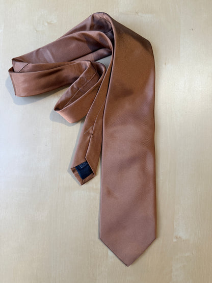 Cravatta in raso nocciola tinta unita