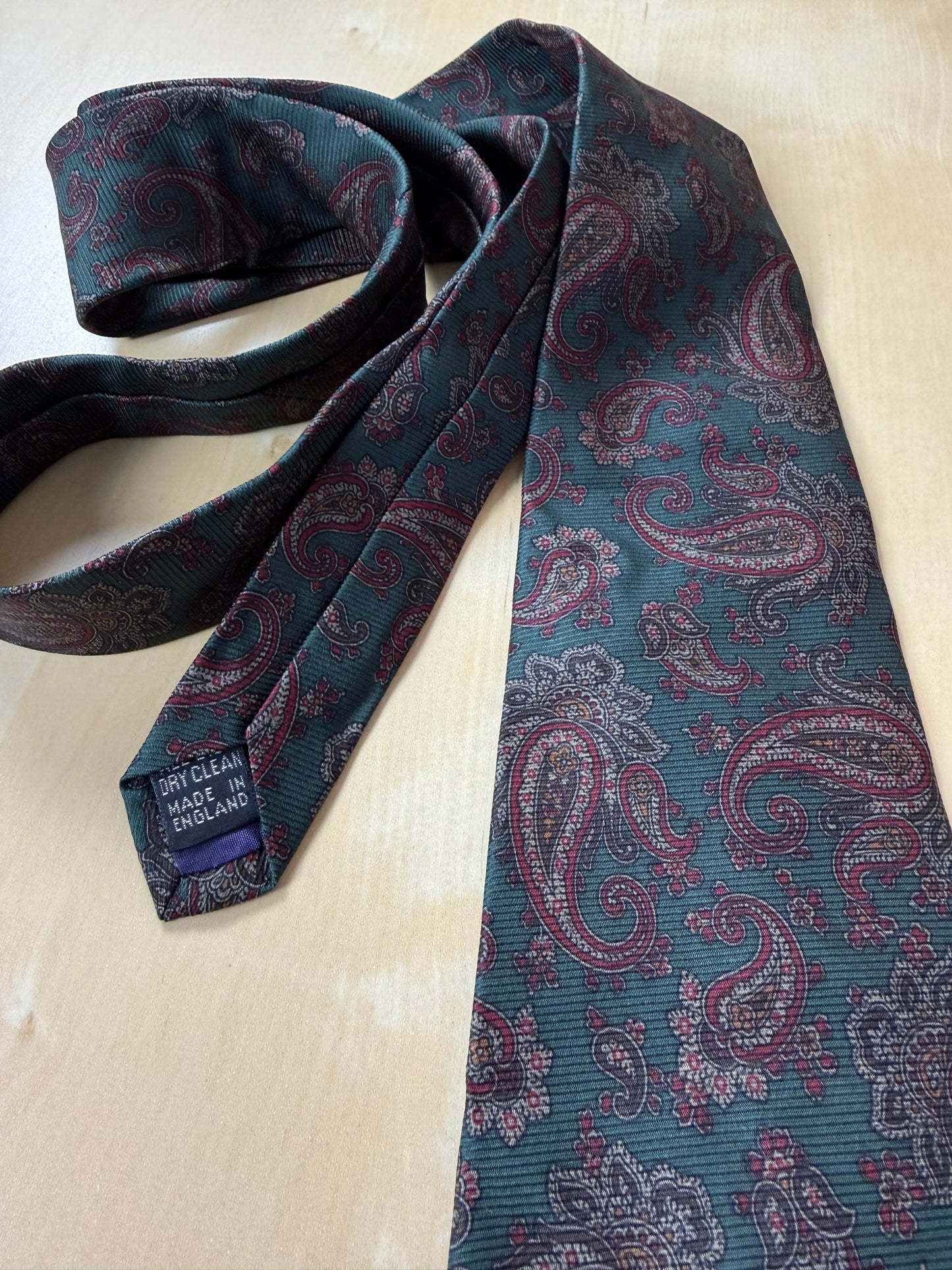 Cravatta Vivax made in England paisley verde