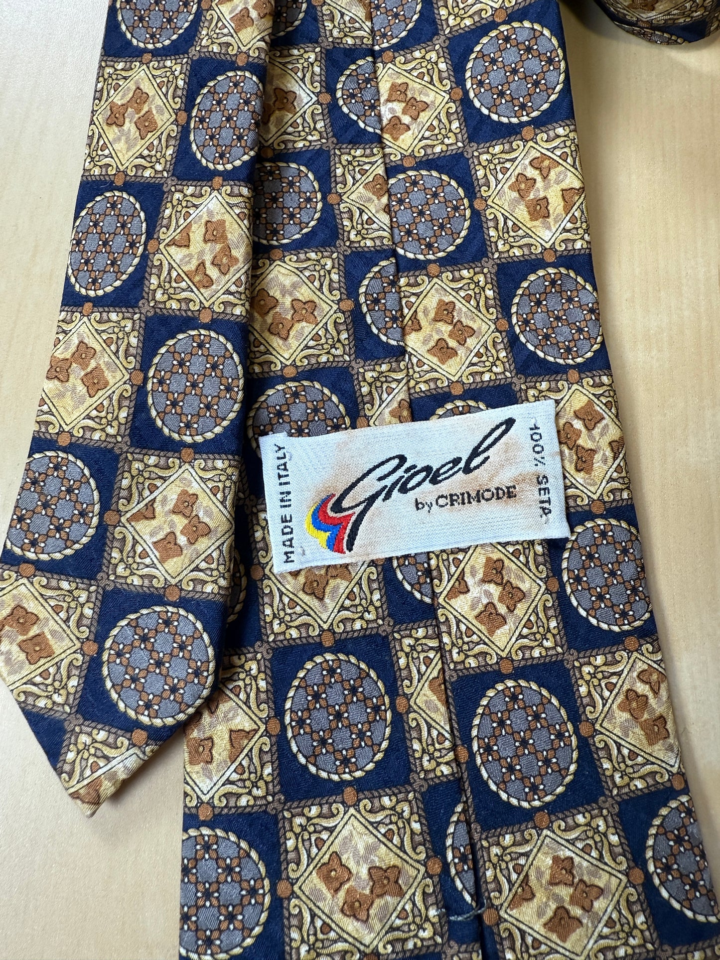 Cravatta anni ‘80 jacquard quadri e medaglioni