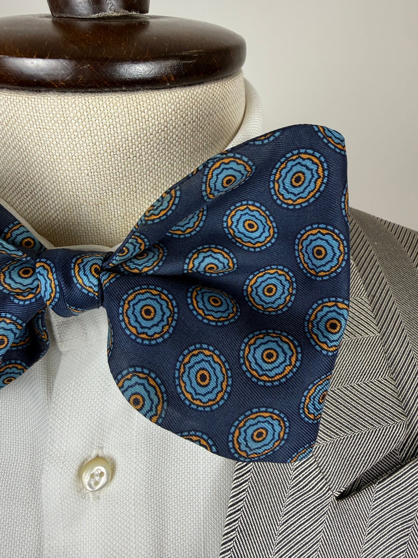 Papillon vintage blu medaglioni