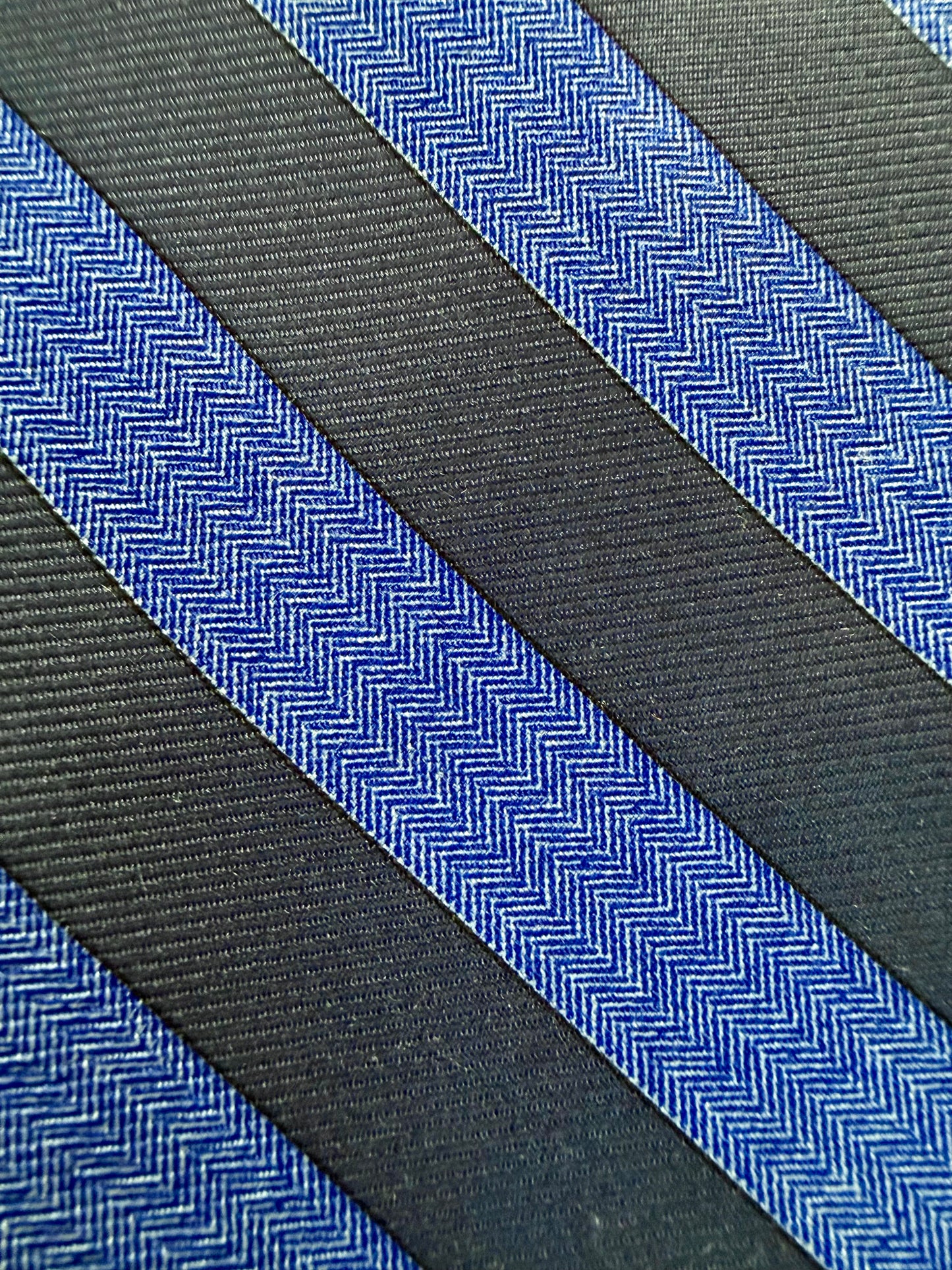 Cravatta Kiton 7 pieghe righe blu e navy