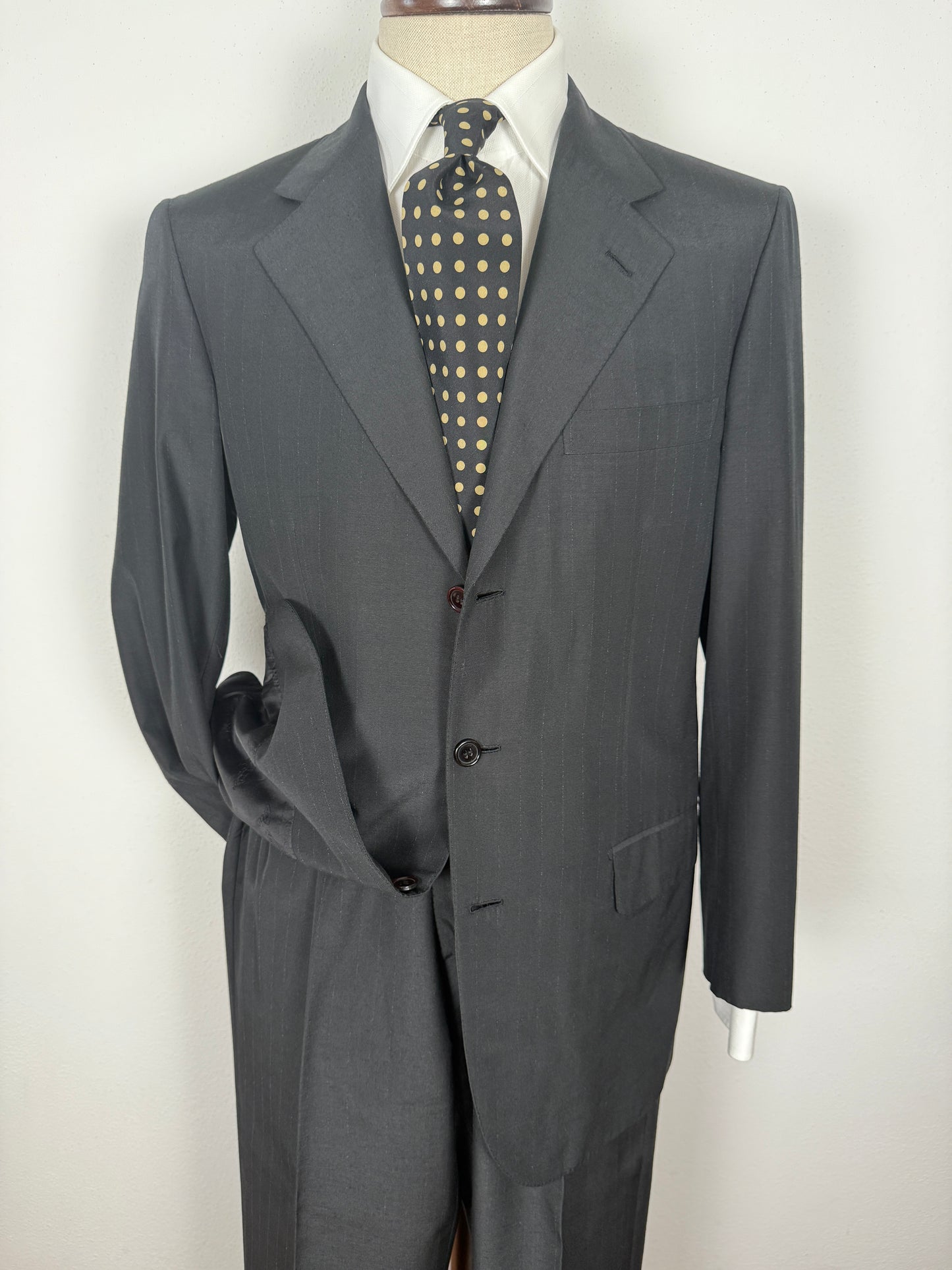 Completo Brioni estivo in seta e lana nero gessato - tg. 48