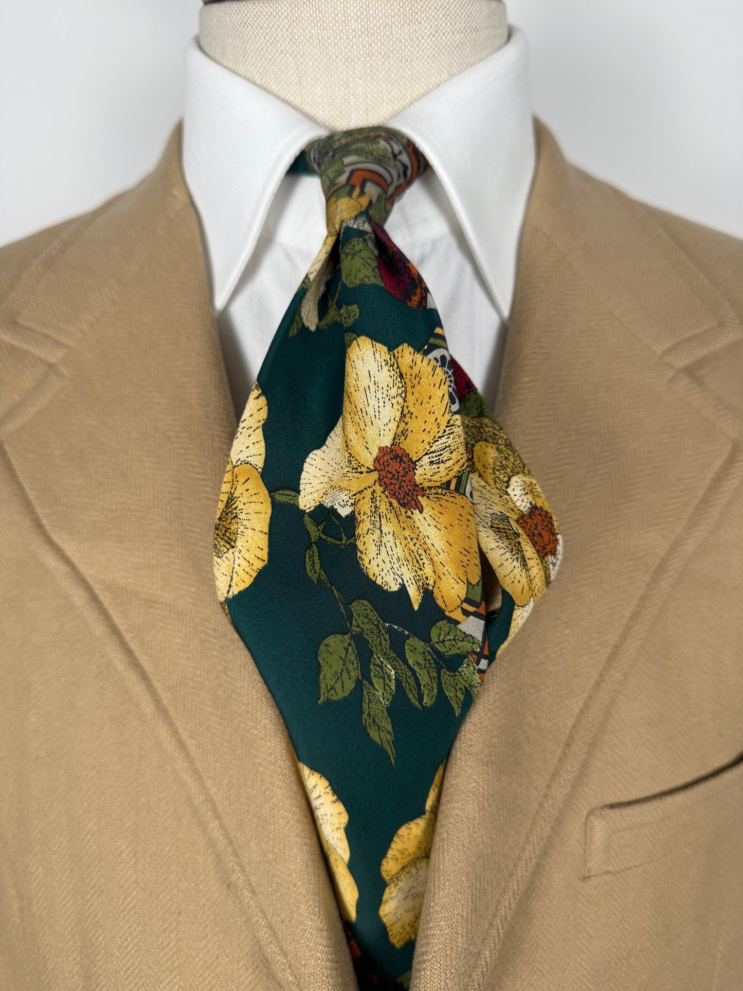 Cravatta Armani in crêpe di seta floreale