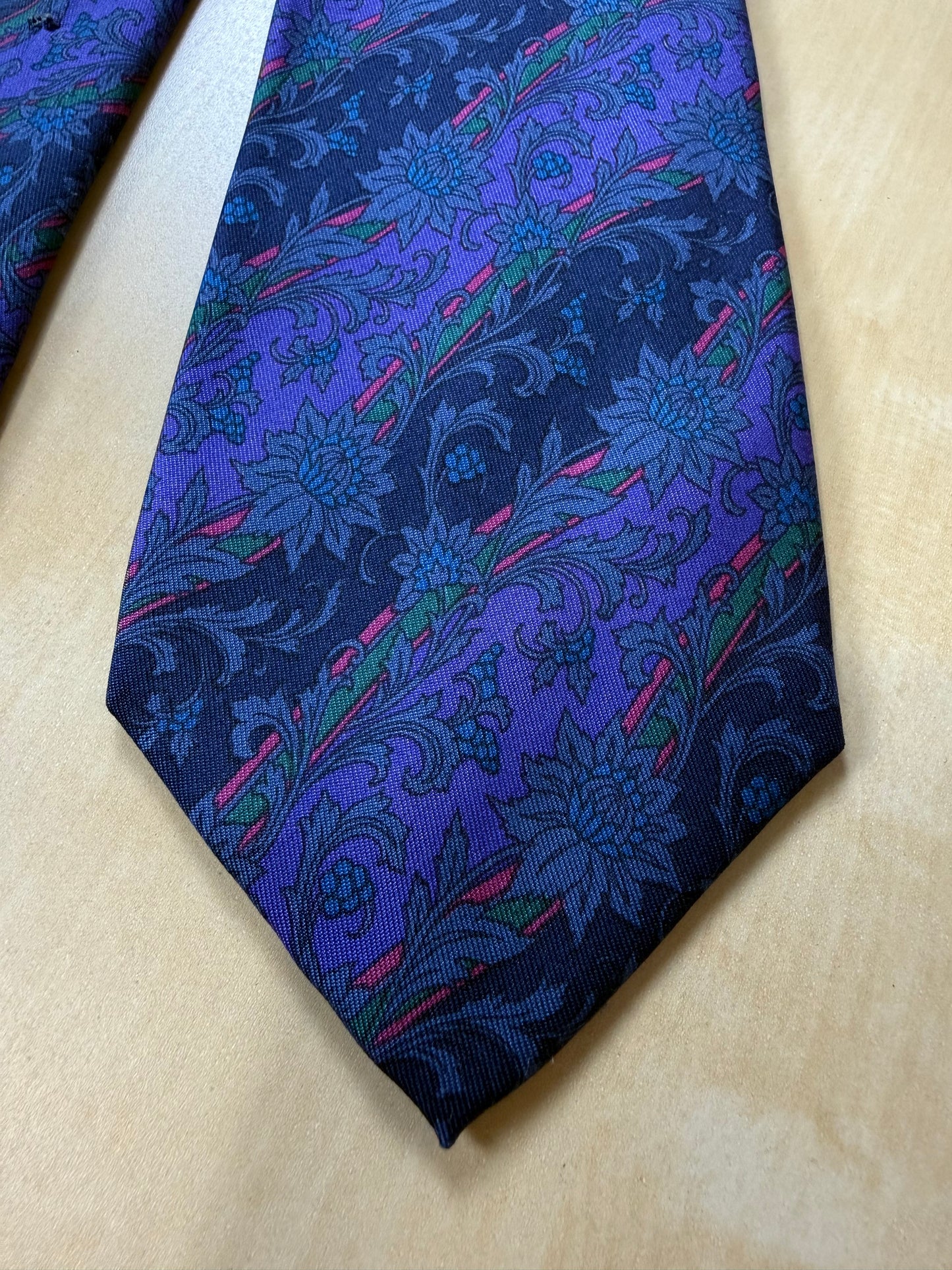 Cravatta Yves Saint Laurent floreale e regimental blu e viola