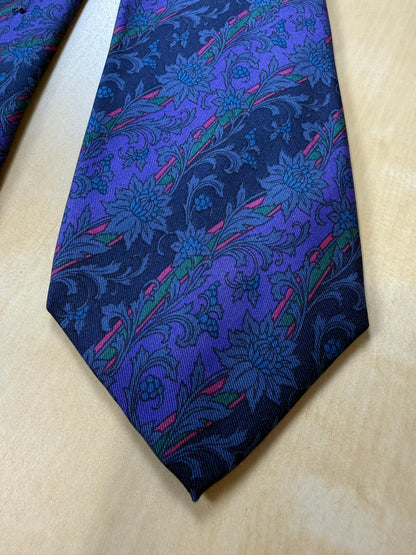 Cravatta Yves Saint Laurent floreale e regimental blu e viola