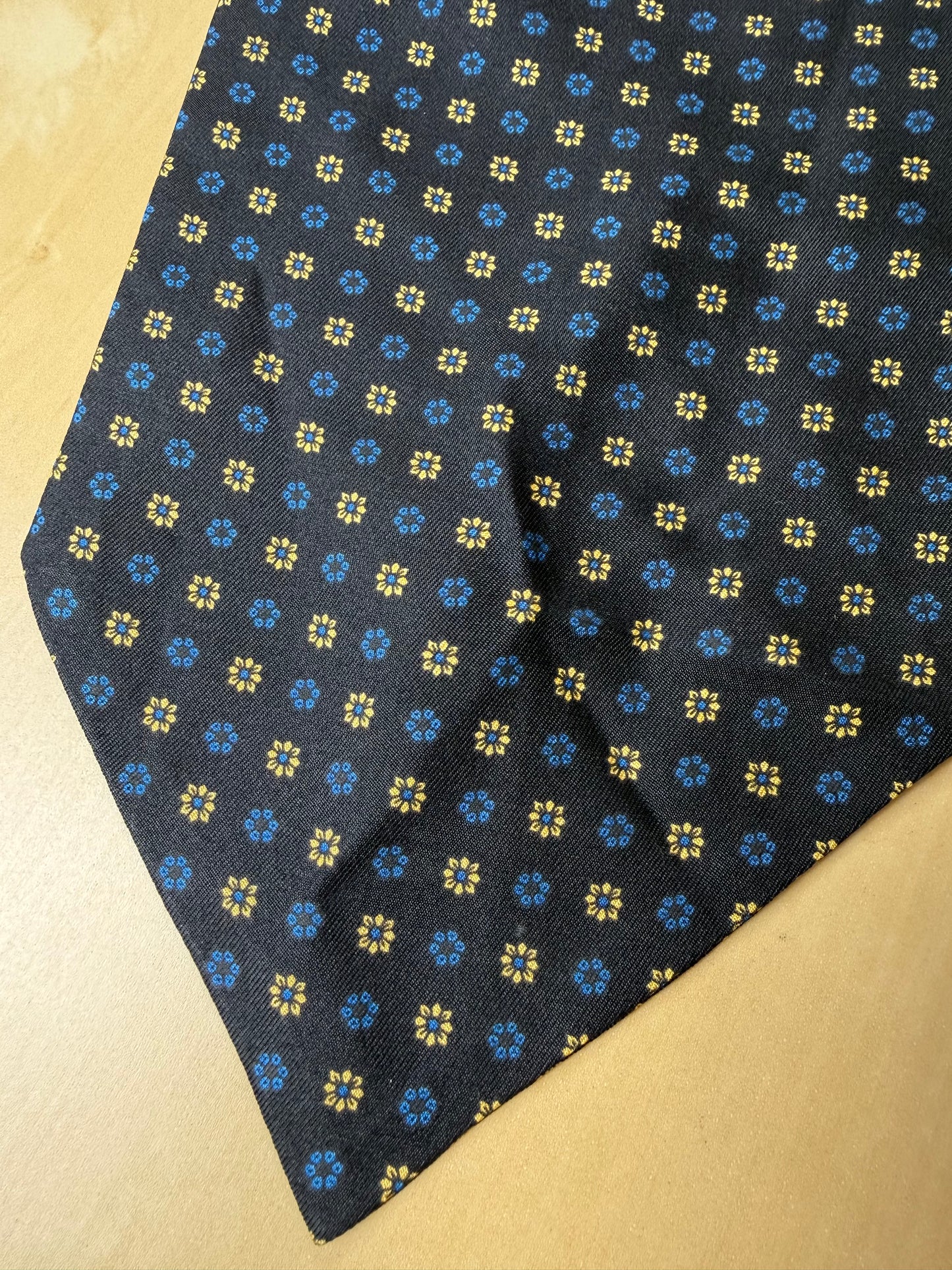 Ascot blu notte micro fantasia fiori